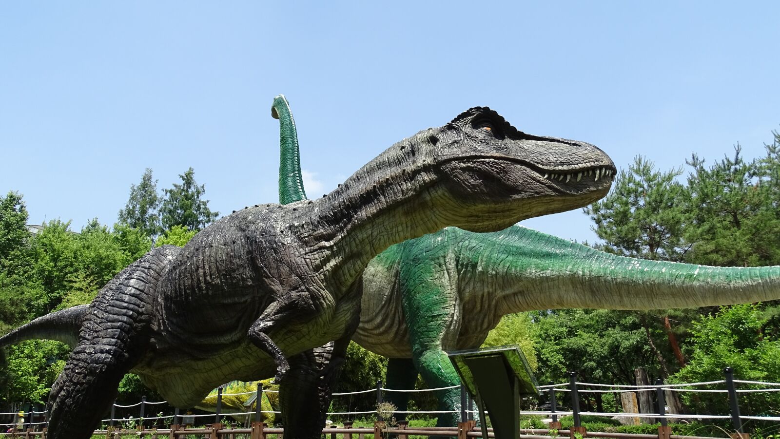 Sony Cyber-shot DSC-HX400V sample photo. Dinosaurs, tyrannosaurus, tyrannosaurs photography