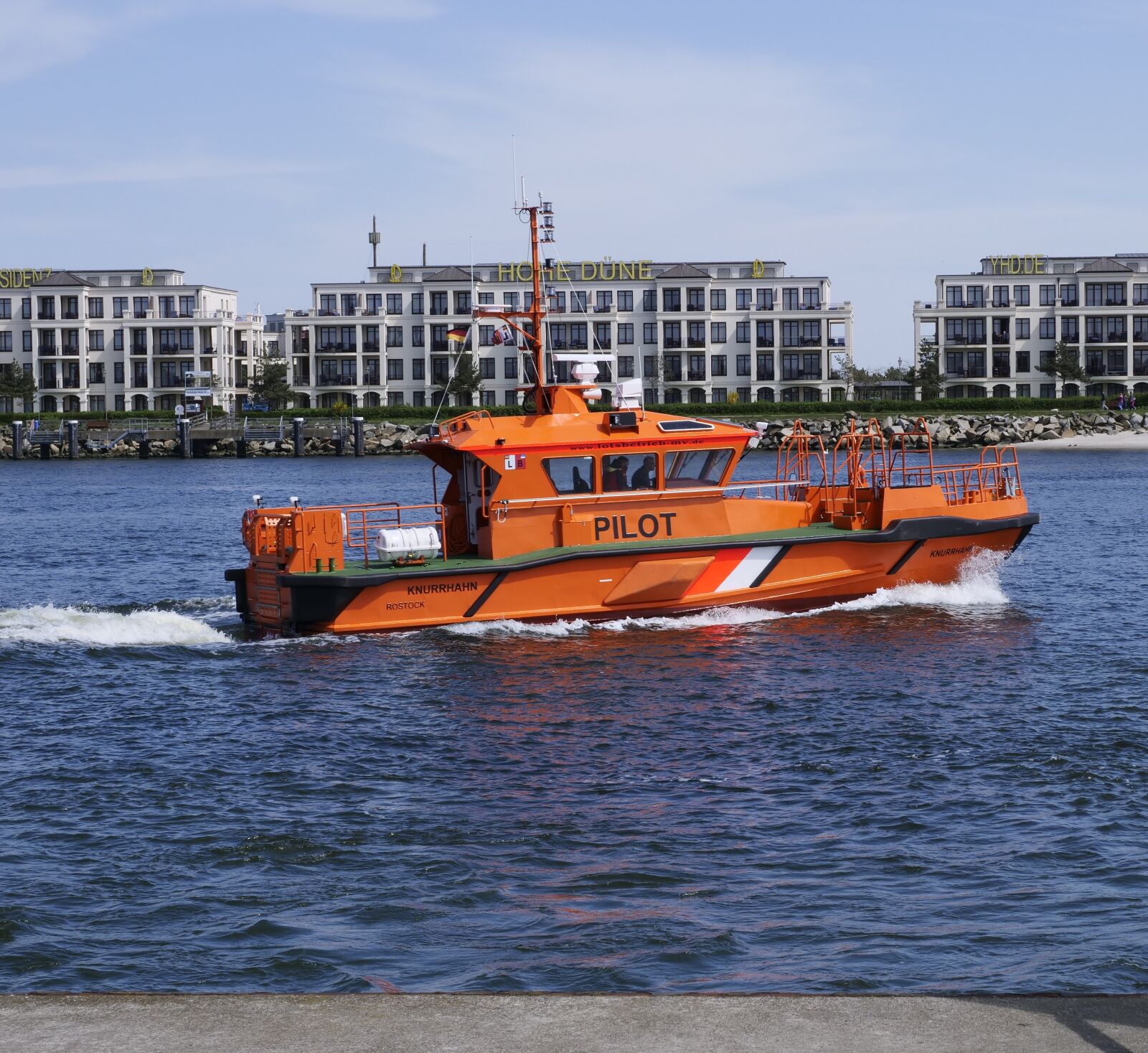 Panasonic Lumix DC-G9 sample photo. Pilot, pilot boat, shipping photography