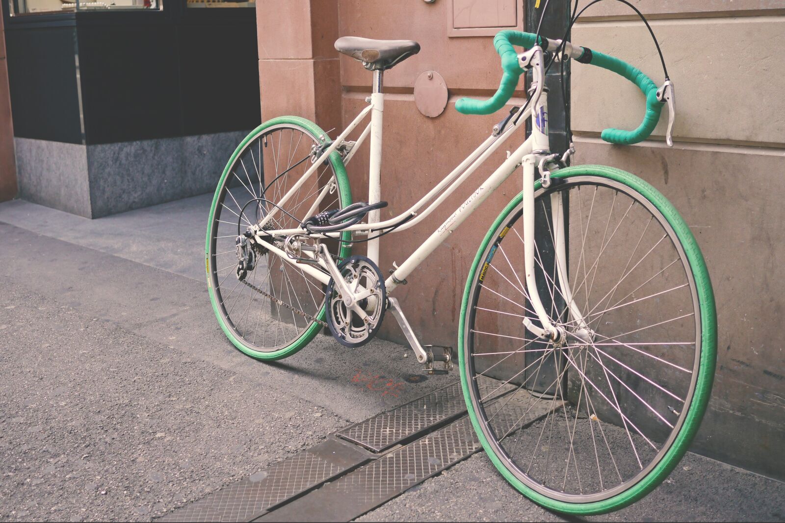Panasonic Lumix DMC-G3 sample photo. Bike, bicycle, wall photography