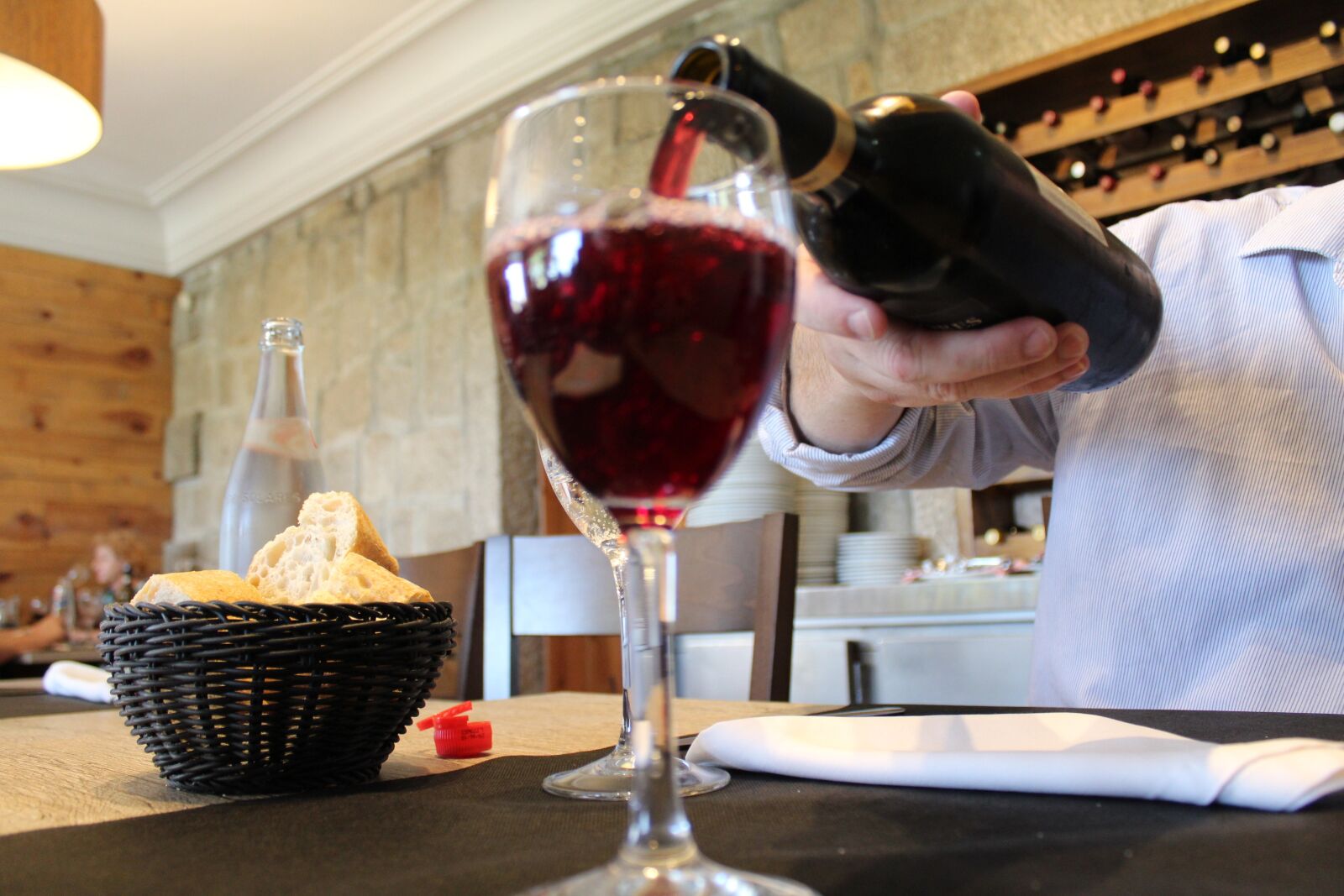 Canon EOS 1300D (EOS Rebel T6 / EOS Kiss X80) sample photo. Red wine, glass, bottle photography
