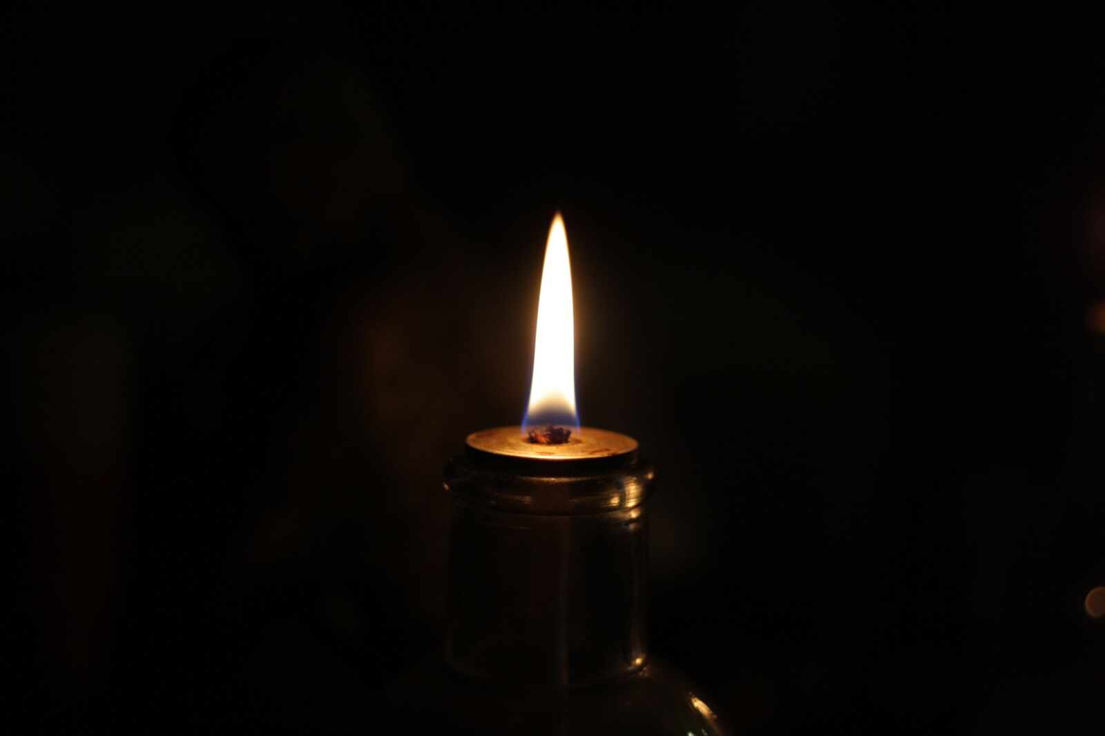 Canon EOS 1000D (EOS Digital Rebel XS / EOS Kiss F) sample photo. Flame, darkness, dark photography