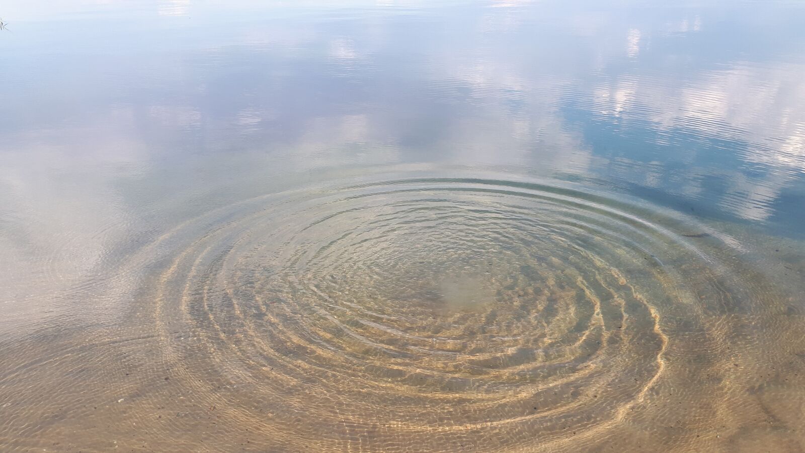 Samsung Galaxy A5(2017) sample photo. Water, lake, strudel photography