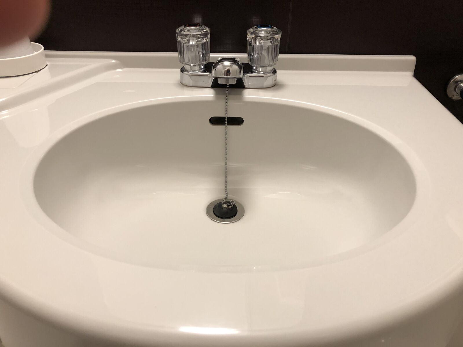 iPhone X back dual camera 4mm f/1.8 sample photo. Washbasin, water supply, bath photography