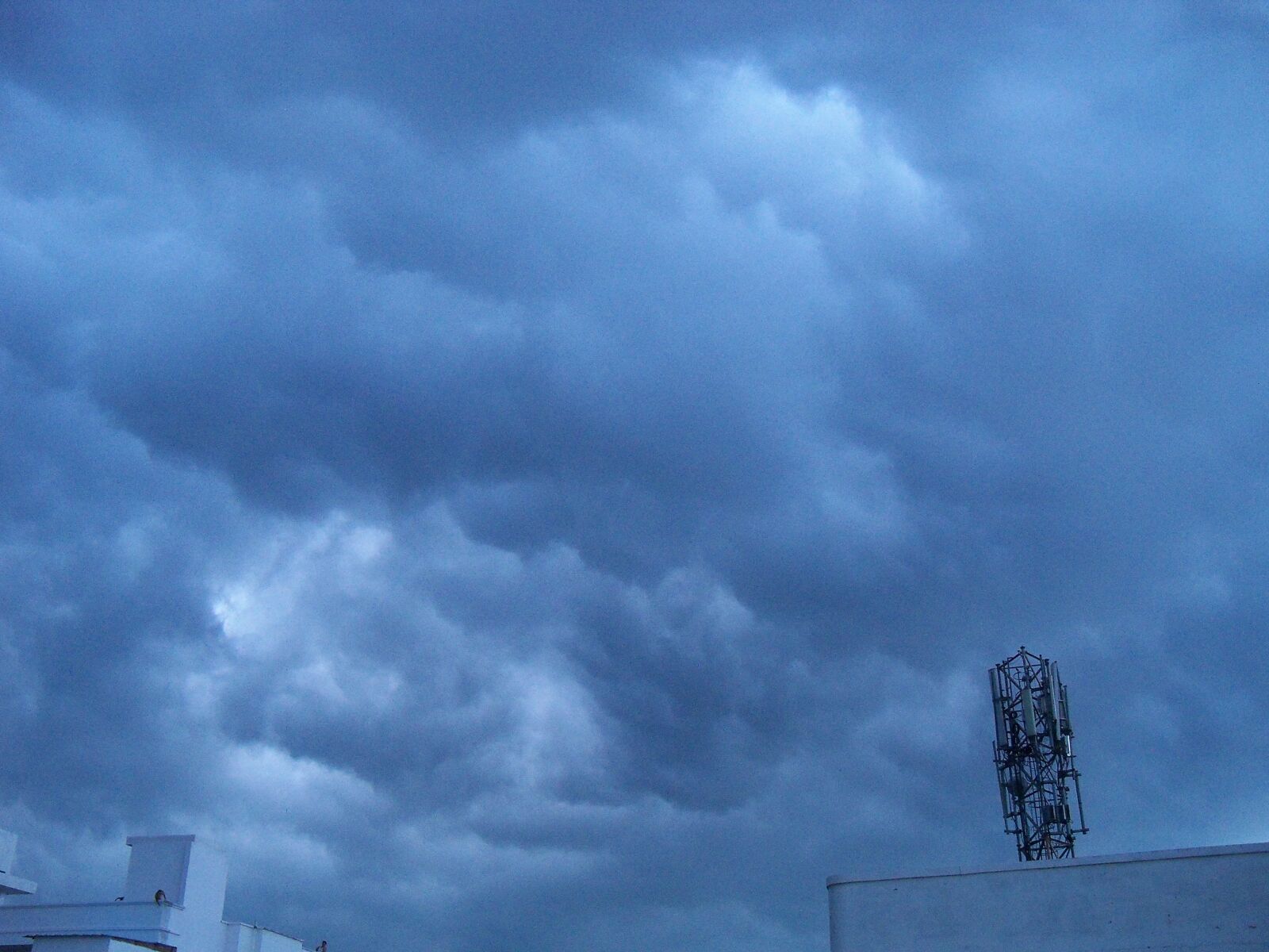 Kodak EasyShare Z915 sample photo. Weather, clouds, pea photography