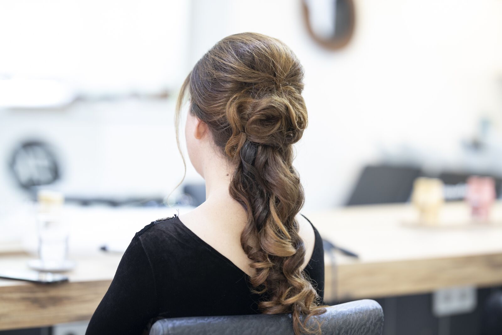 Canon RF 85mm F1.2L USM sample photo. Hairdresser, maintenance, hair photography