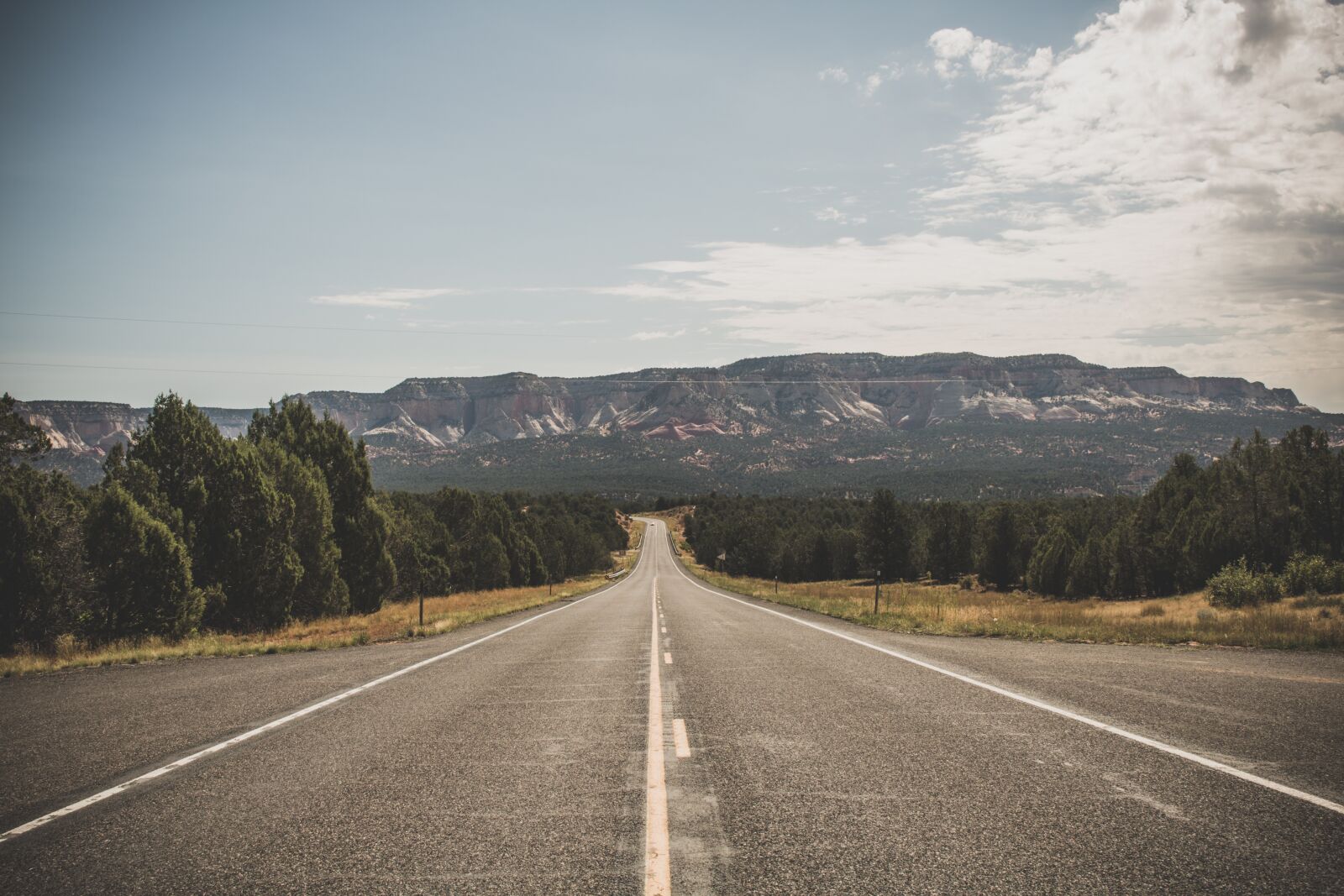Canon EOS 750D (EOS Rebel T6i / EOS Kiss X8i) sample photo. Asphalt, countryside, empty photography