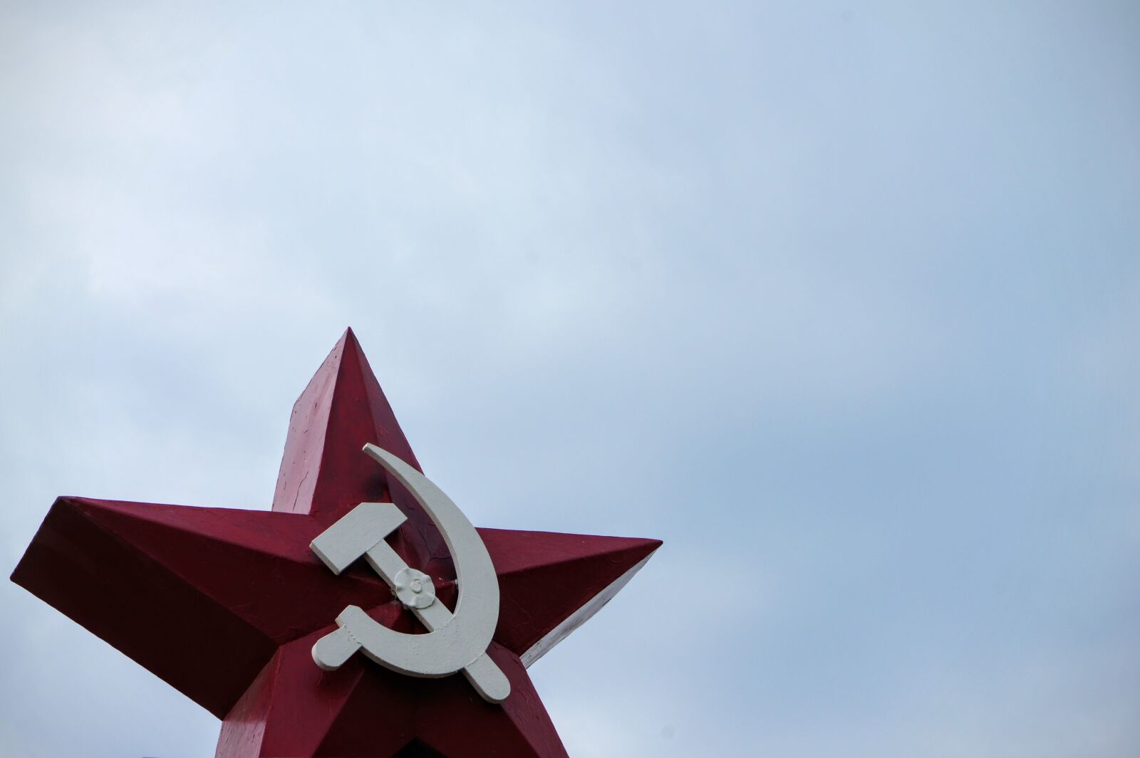 Sony Alpha NEX-5 + Sony E 18-55mm F3.5-5.6 OSS sample photo. Russia, sickle, star photography