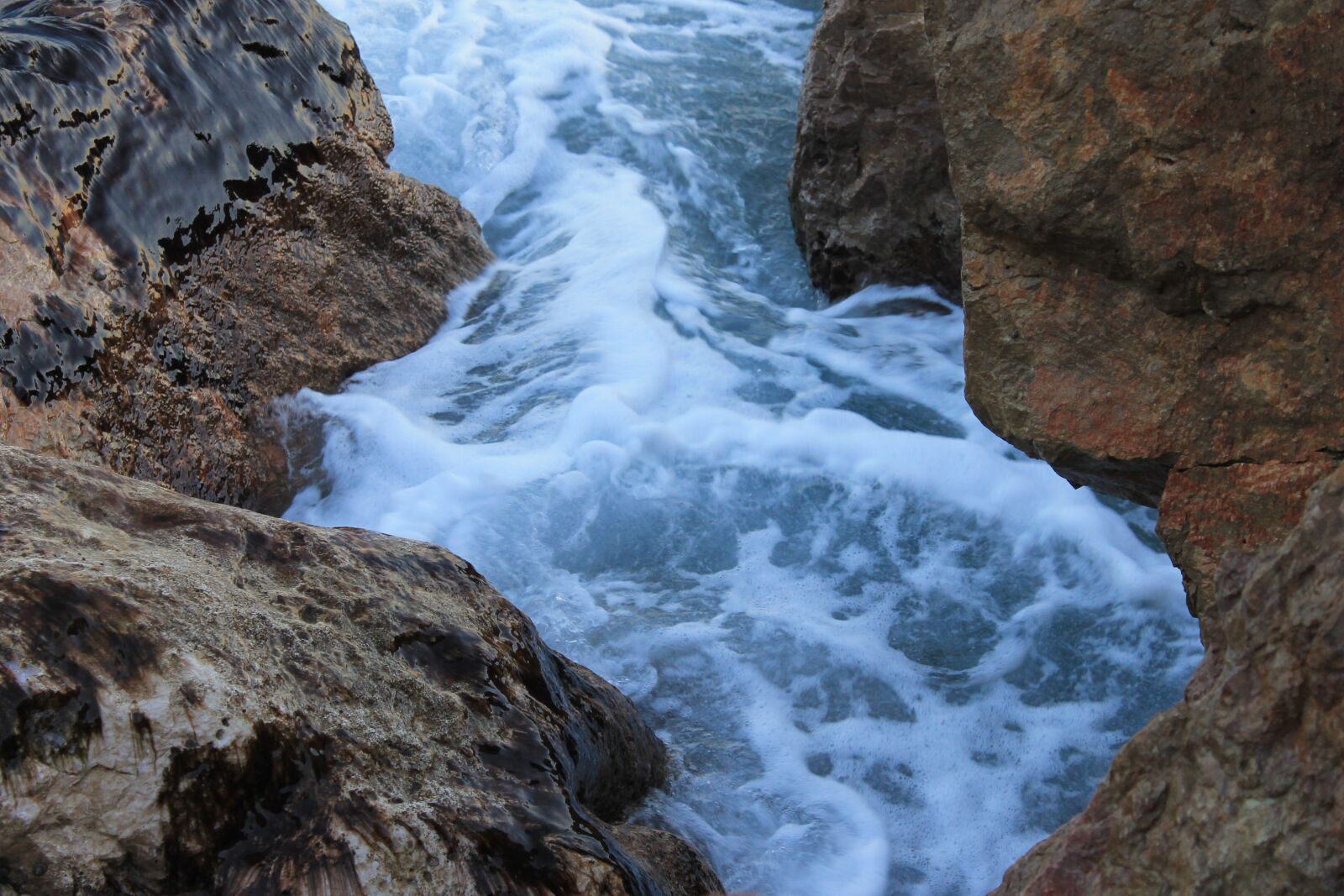 Canon EOS 1100D (EOS Rebel T3 / EOS Kiss X50) sample photo. Sea, scoured, sea foam photography
