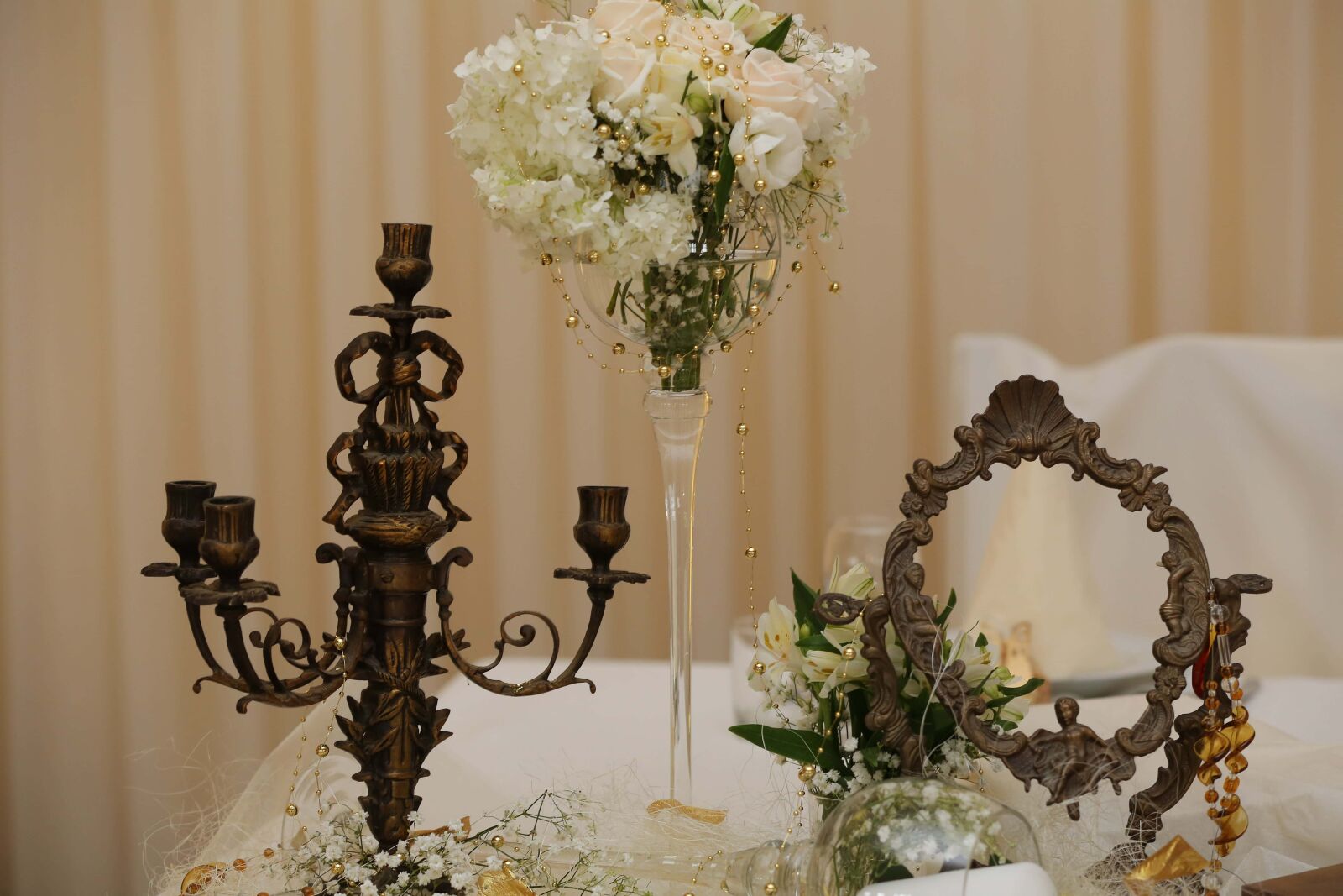 Canon EOS 5D Mark III sample photo. Bouquet, candles, luxury, mirror photography