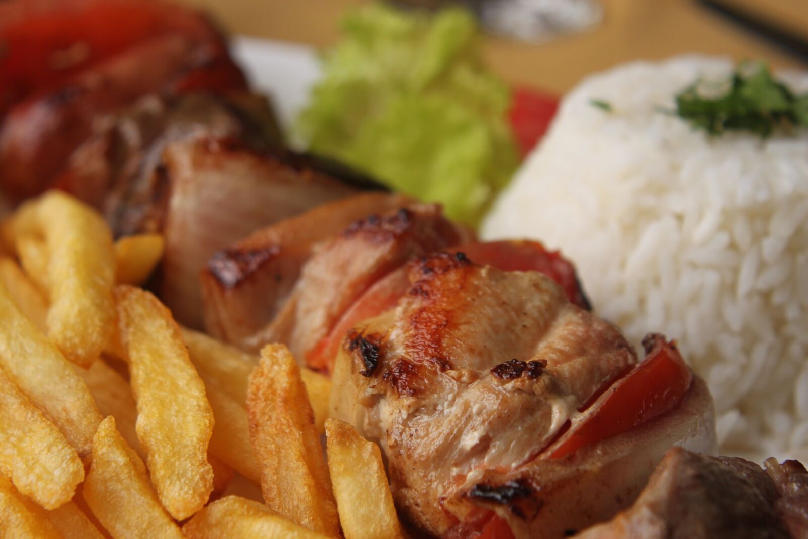 Canon EOS 500D (EOS Rebel T1i / EOS Kiss X3) sample photo. Skewer, brochete, meat photography