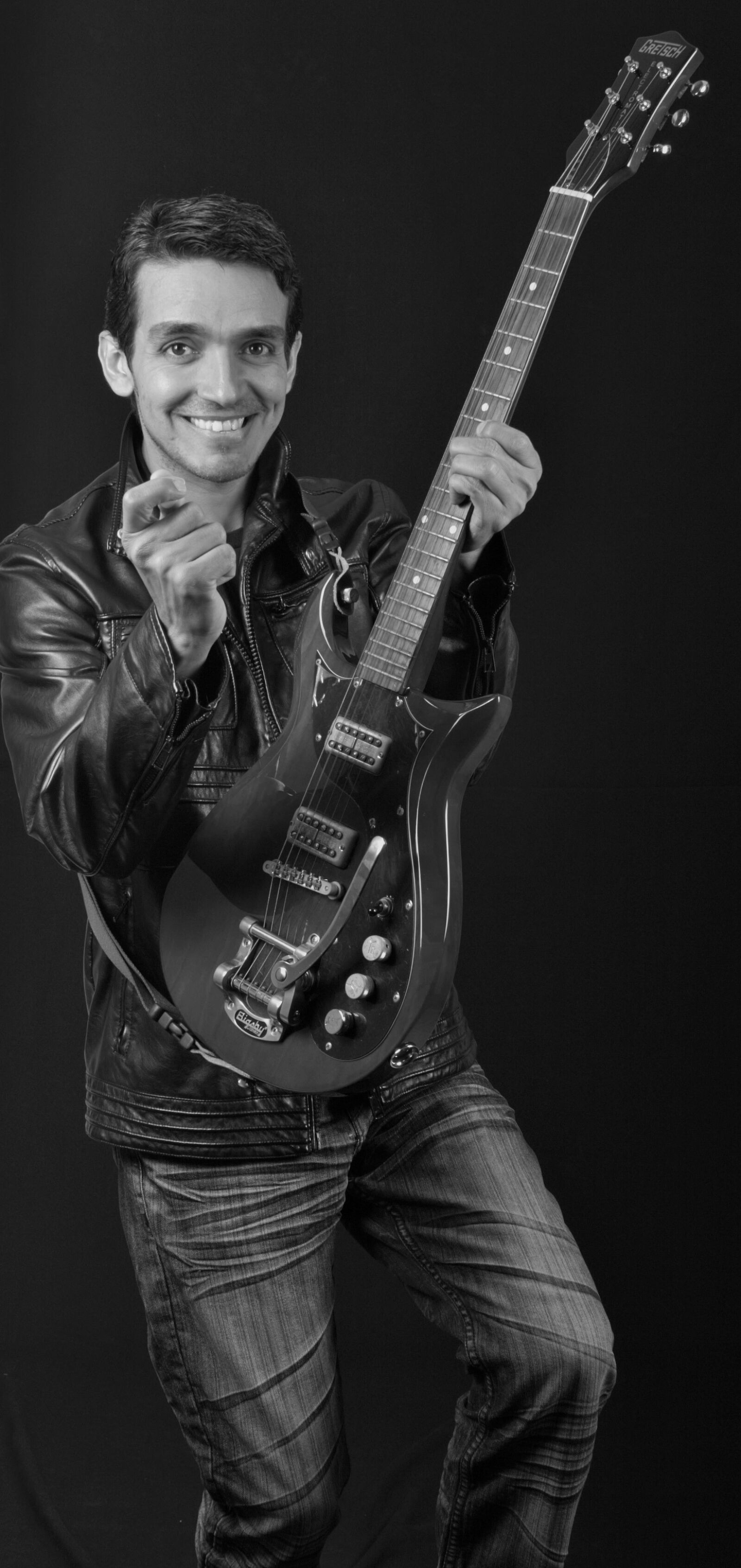Canon EOS 20D sample photo. Singer-songwriter, plastic artist, music photography