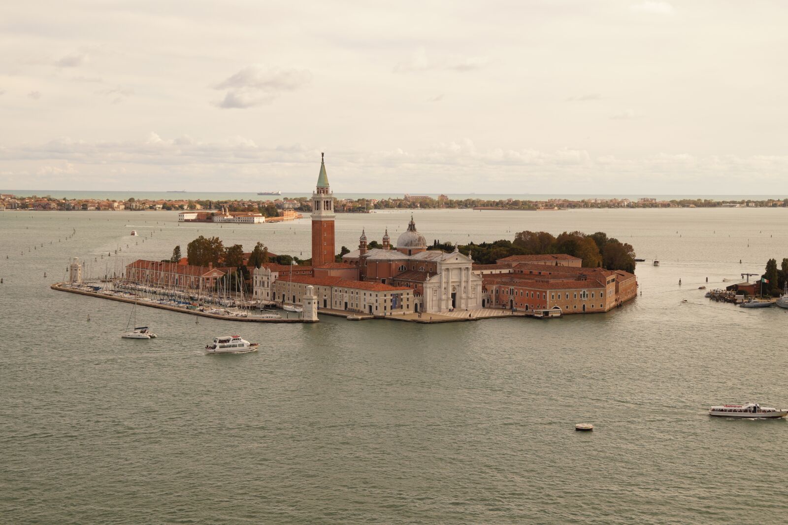 Sony DT 18-200mm F3.5-6.3 sample photo. Venice, city, church photography