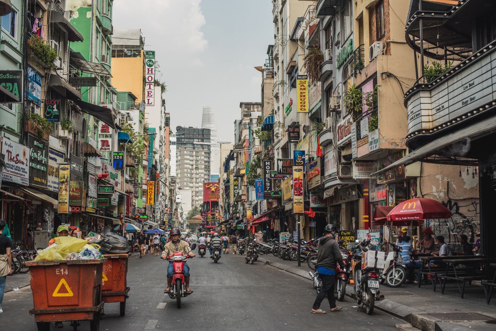 Nikon D750 sample photo. Pham ngu lao, vietnam photography