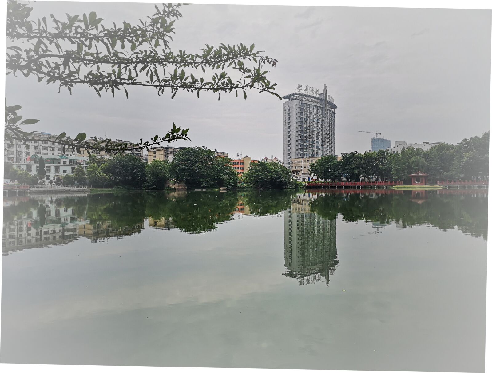 HUAWEI P20 Pro sample photo. Reflection, the water, lou photography