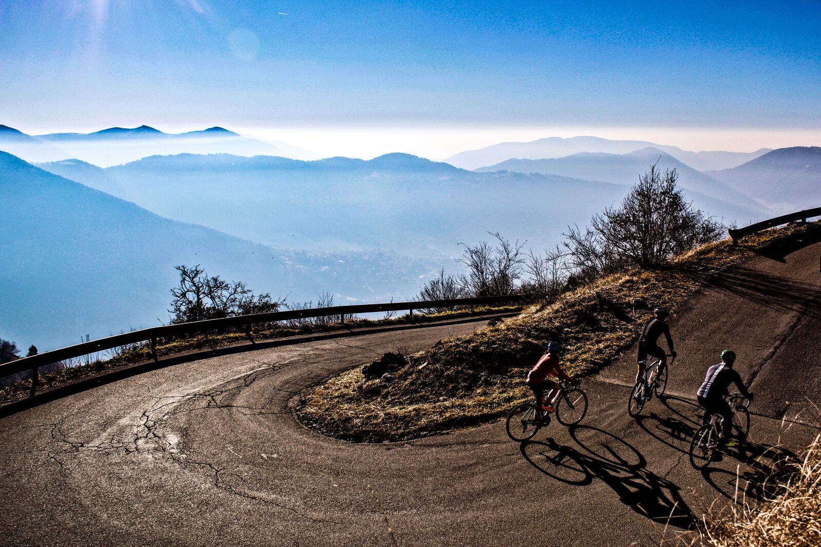 Canon EOS 1300D (EOS Rebel T6 / EOS Kiss X80) + Canon EF-S 18-55mm F3.5-5.6 III sample photo. Bikes, mountain, cycling photography