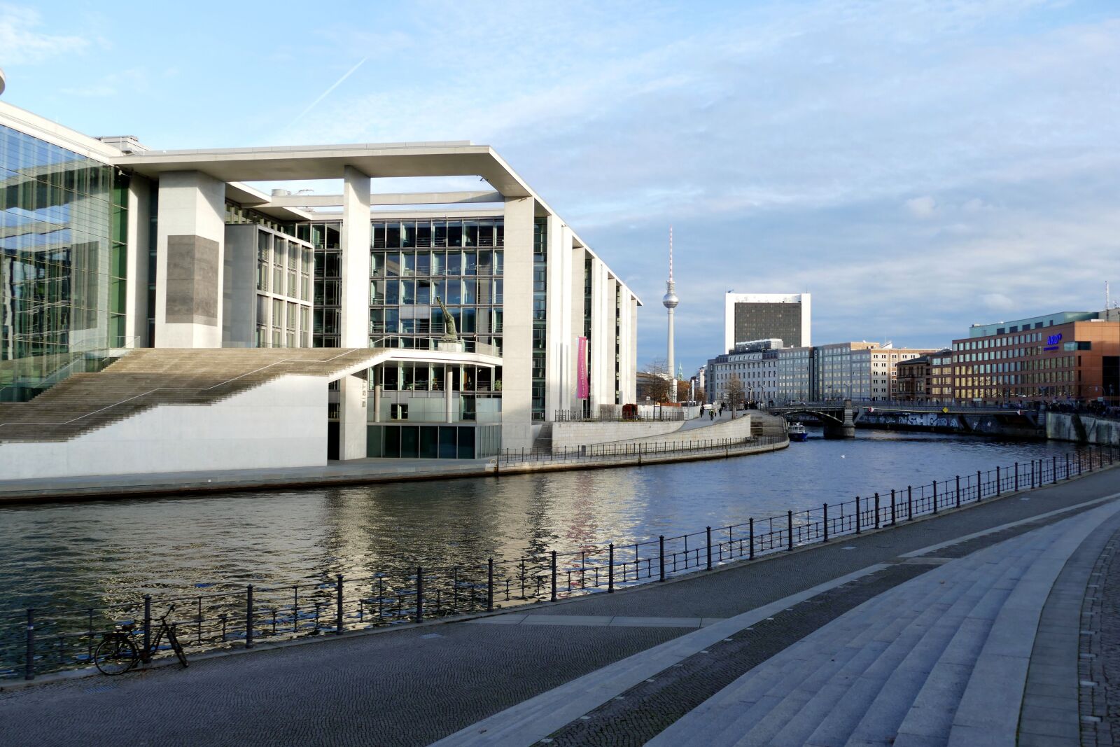 Panasonic Lumix DMC-FZ1000 sample photo. Berlin, germany, government district photography
