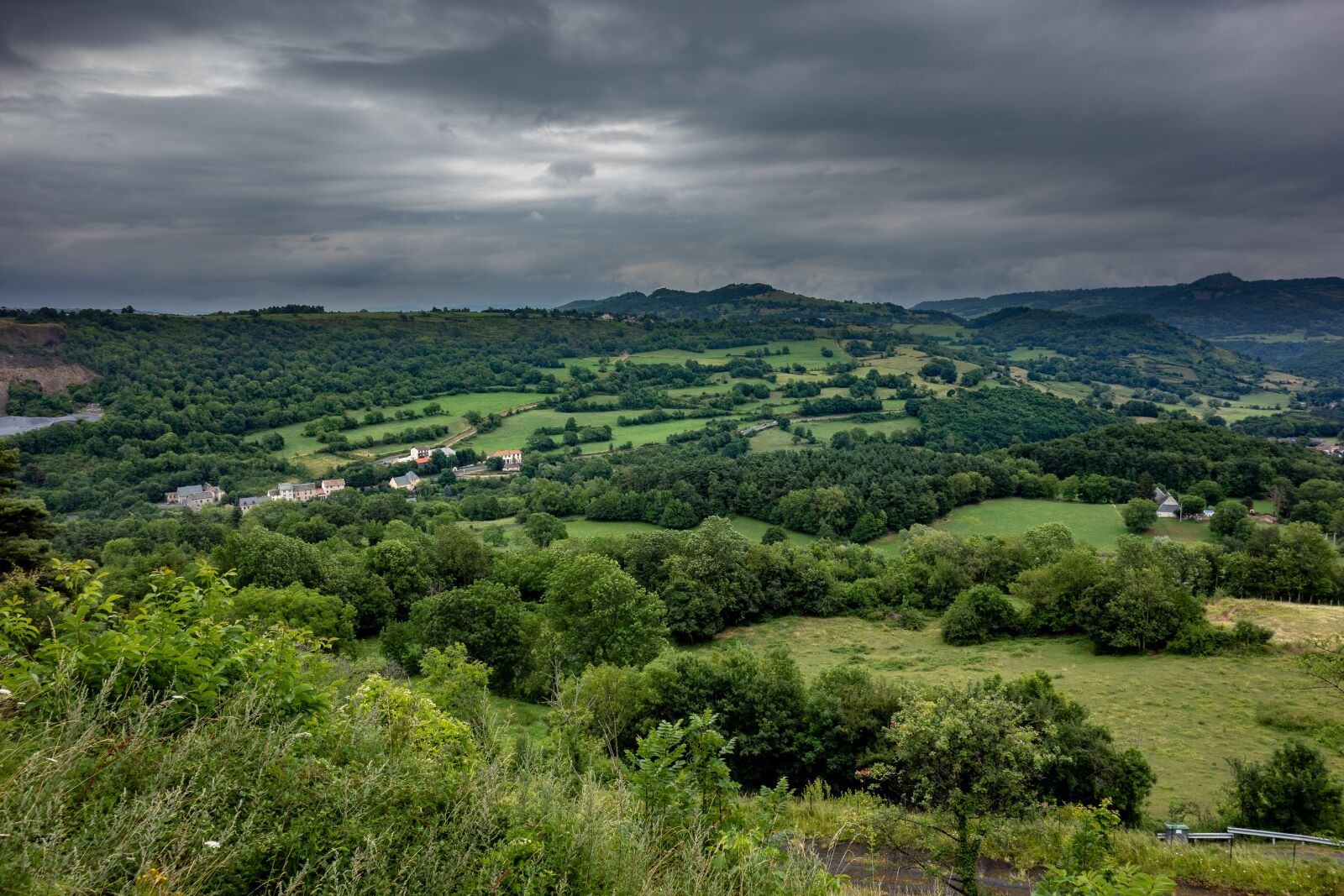 Sony Cyber-shot DSC-RX100 sample photo. Auvergne, landscape, green photography