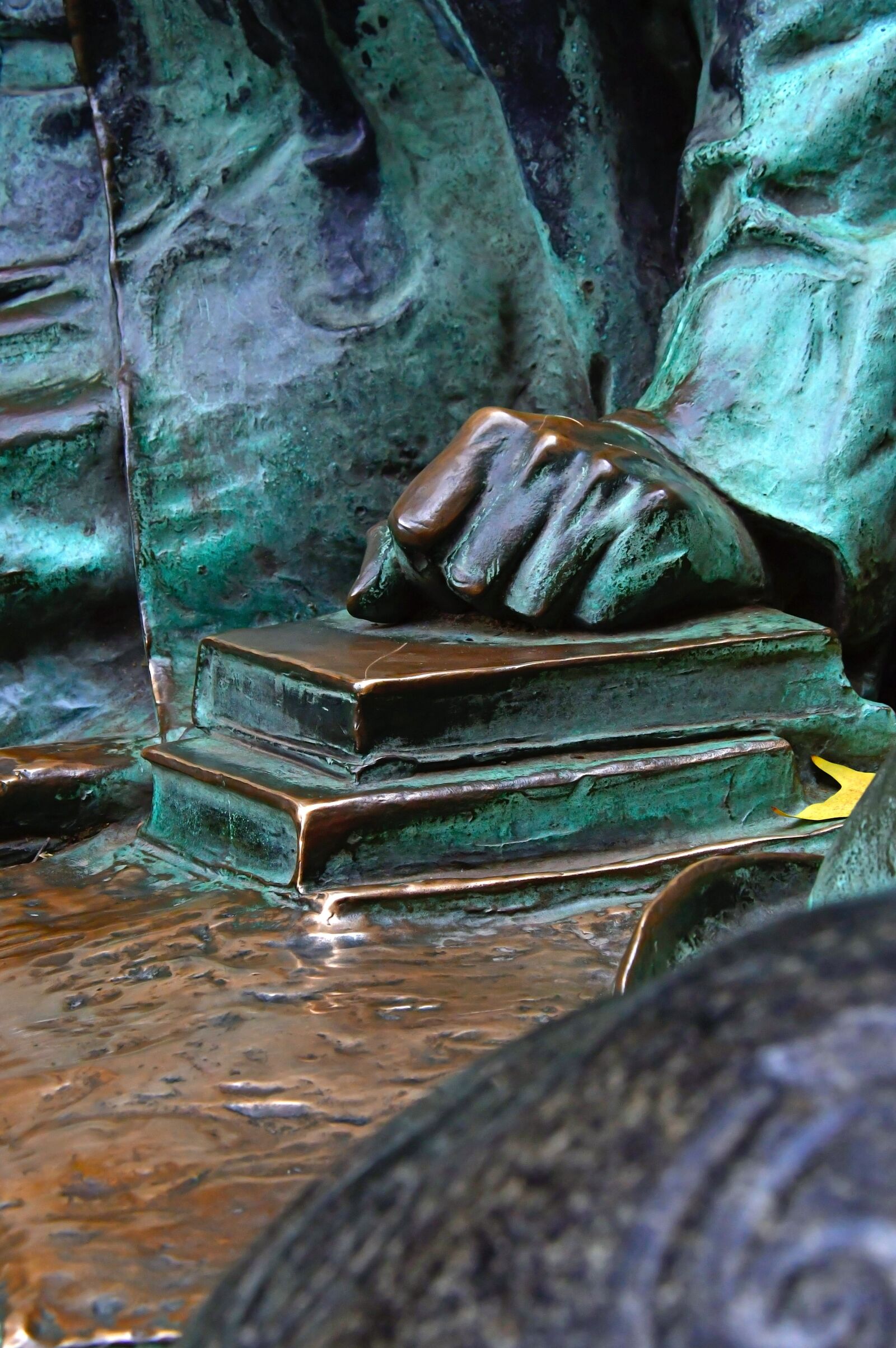 Nikon D3200 sample photo. Statue, bronze, hand photography