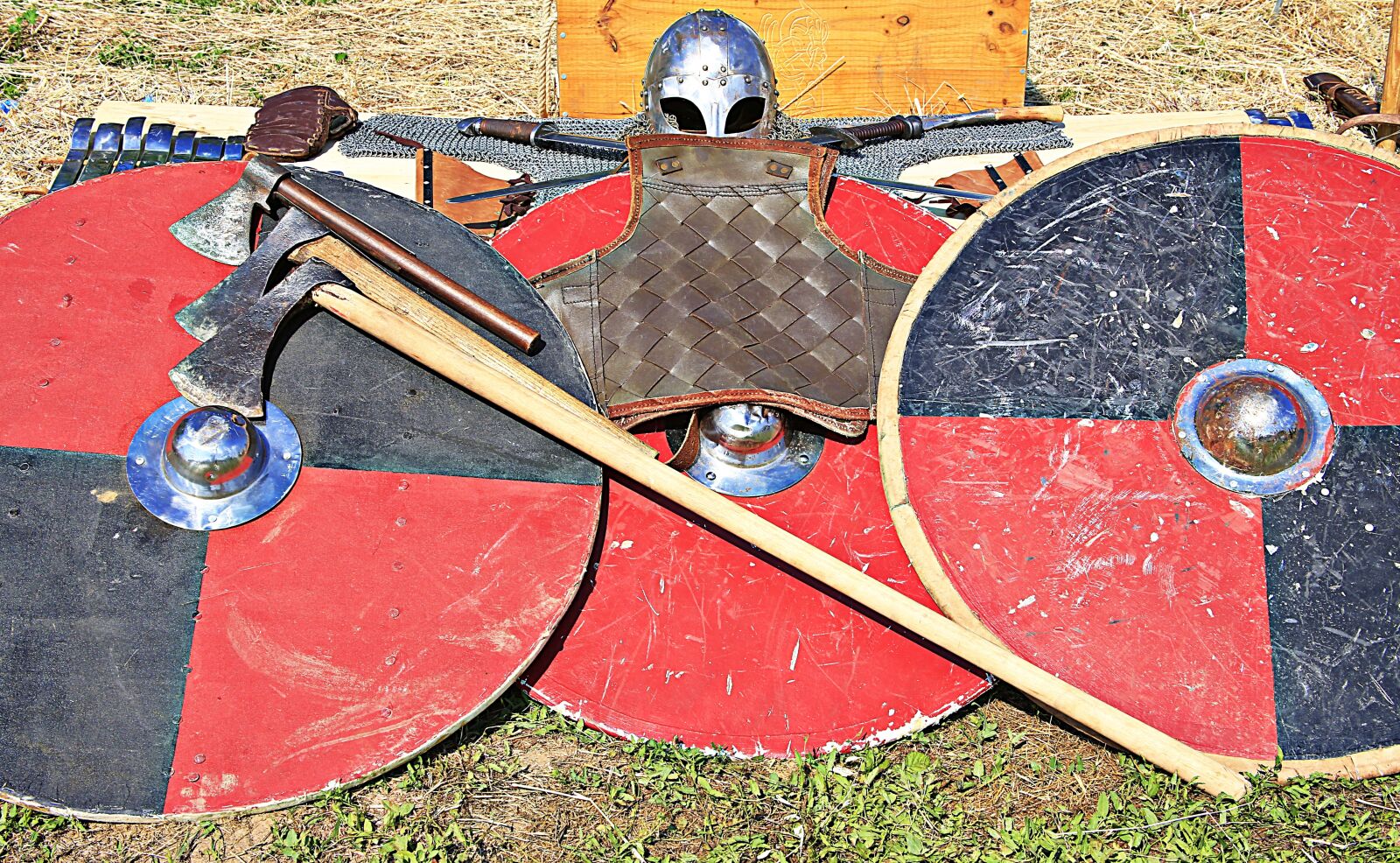 Canon EOS 5D Mark III sample photo. Shield, helmet, knight photography