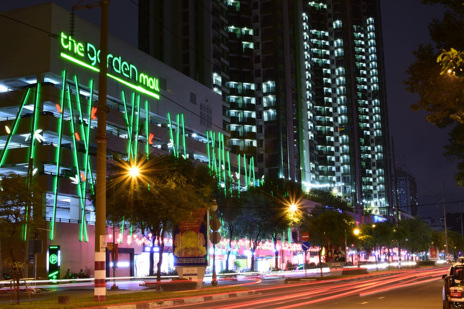Nikon D3400 sample photo. Graceful, the street, night photography