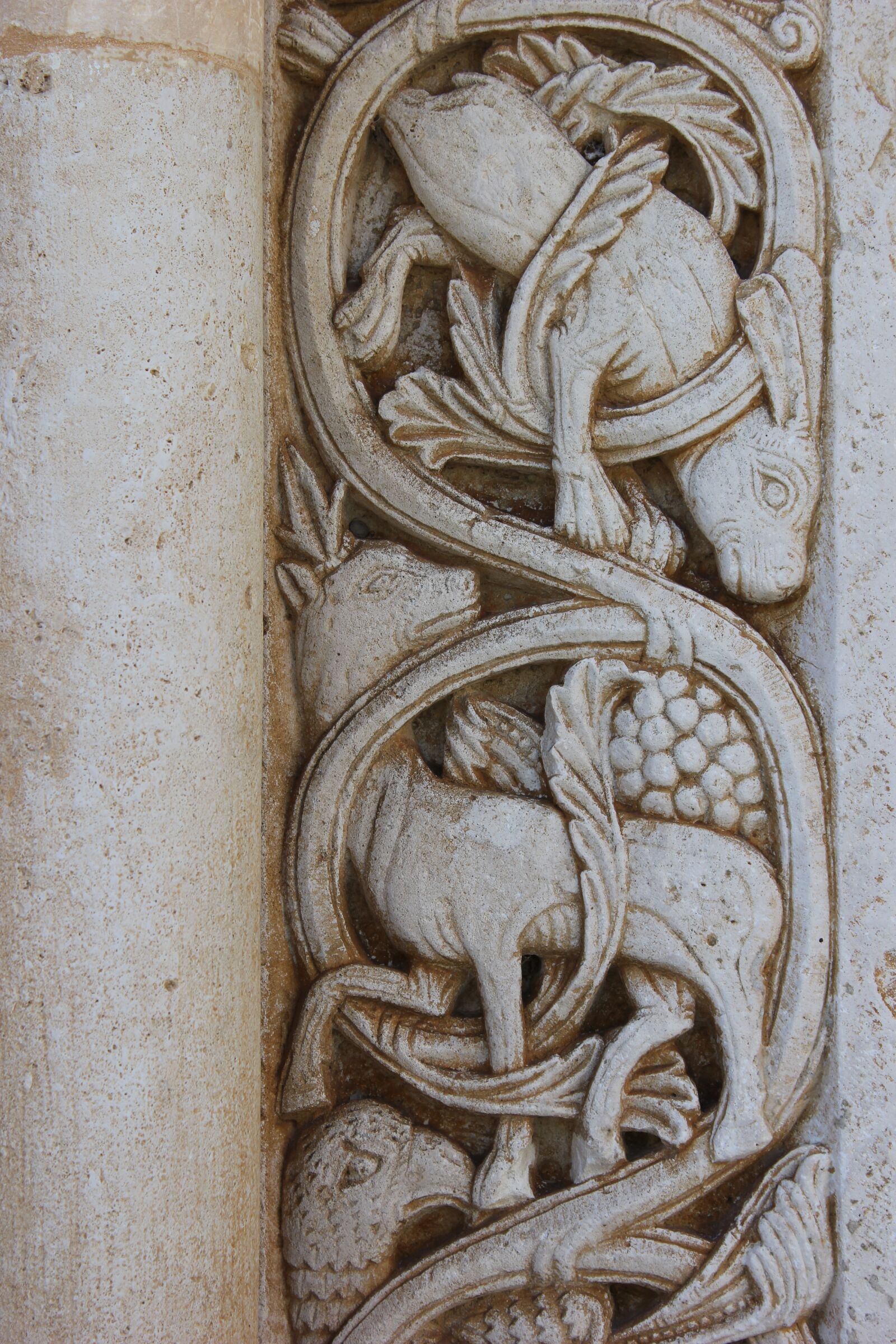 Canon EOS 550D (EOS Rebel T2i / EOS Kiss X4) sample photo. Stone, bas relief, sculpture photography