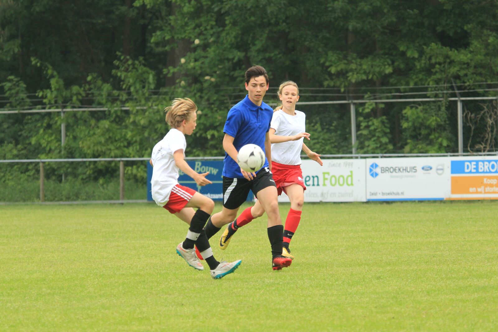 Canon EOS-1D Mark IV + Canon EF 100-400mm F4.5-5.6L IS USM sample photo. Football, tournament, zeist photography