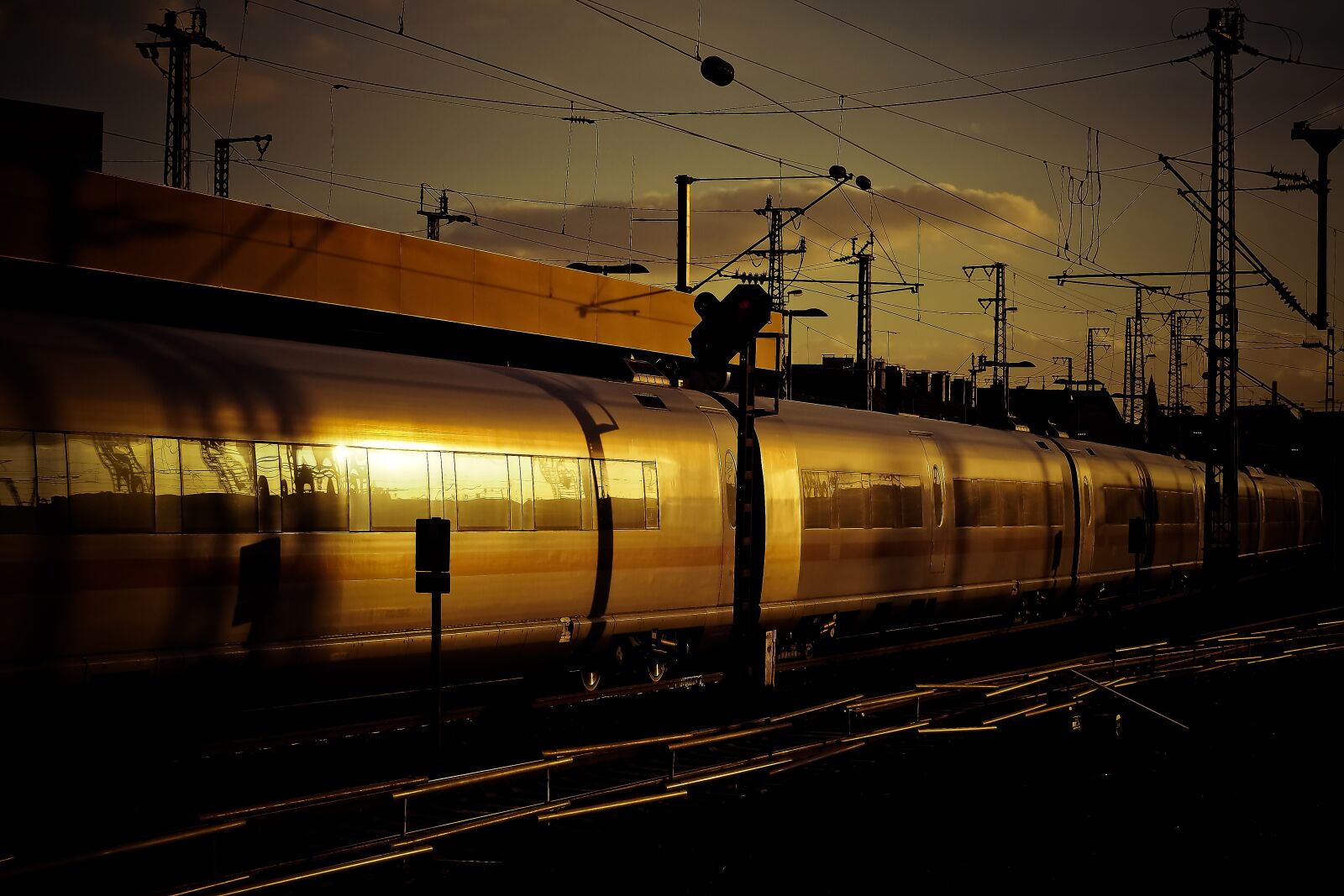 Olympus OM-D E-M10 sample photo. Train, travel, railway photography