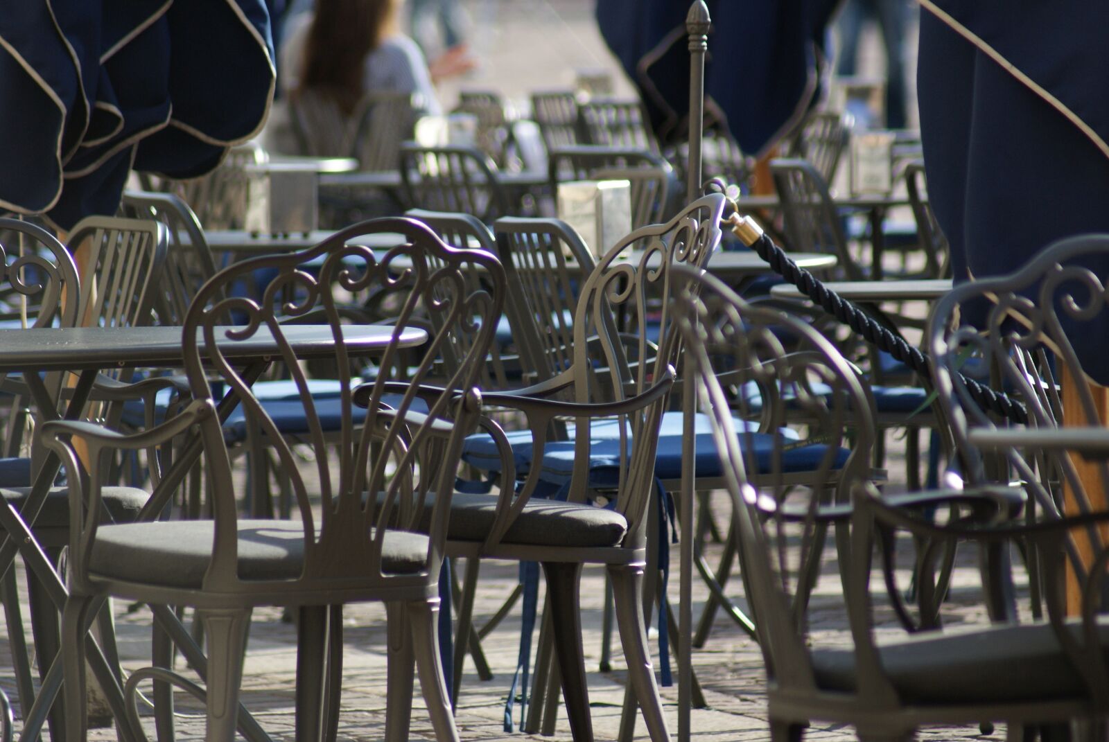 Sony Alpha DSLR-A200 sample photo. Chairs, local hard drive photography