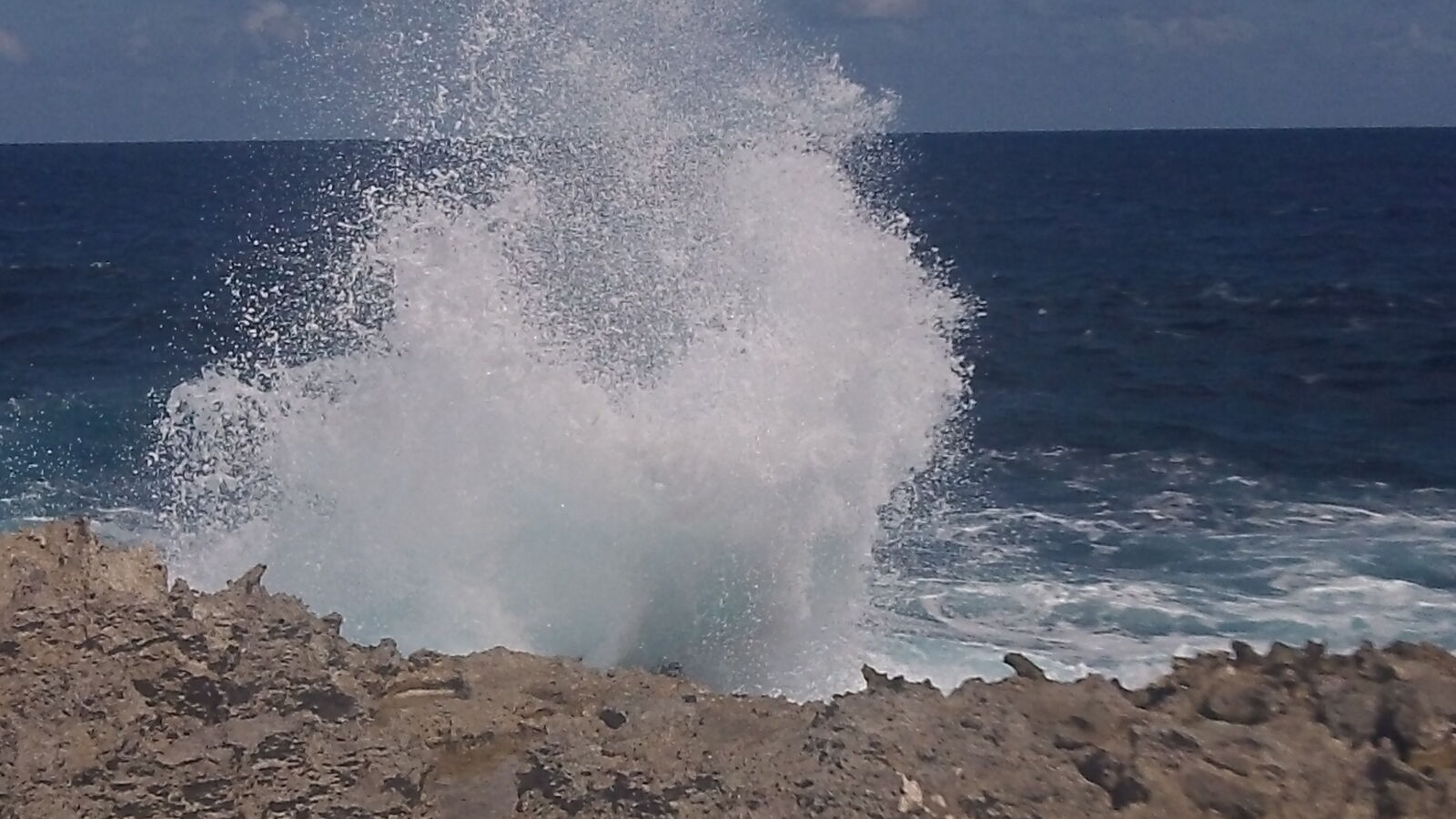 Kodak PLAYSPORT VIDEO CAMERA, ZX5 sample photo. Crashing, surf, crashing, wave photography