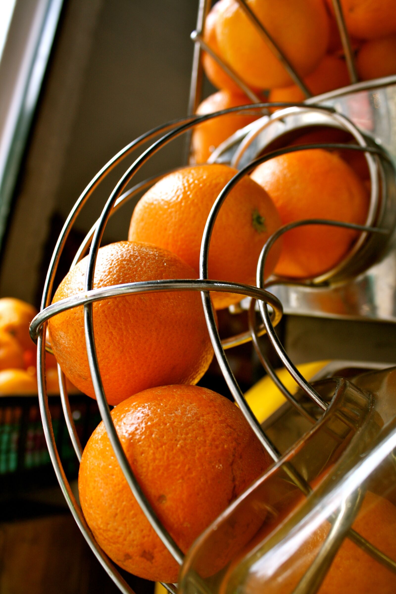 Canon EOS 1000D (EOS Digital Rebel XS / EOS Kiss F) sample photo. Oranges, juice, machine photography