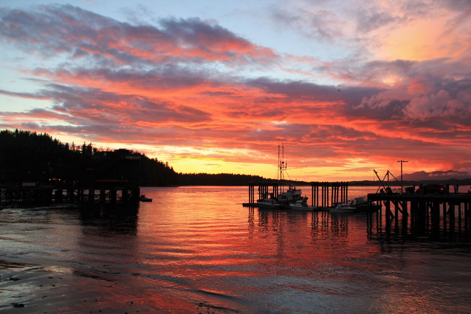 Canon EOS 550D (EOS Rebel T2i / EOS Kiss X4) sample photo. Harbour, sunset, ocean photography