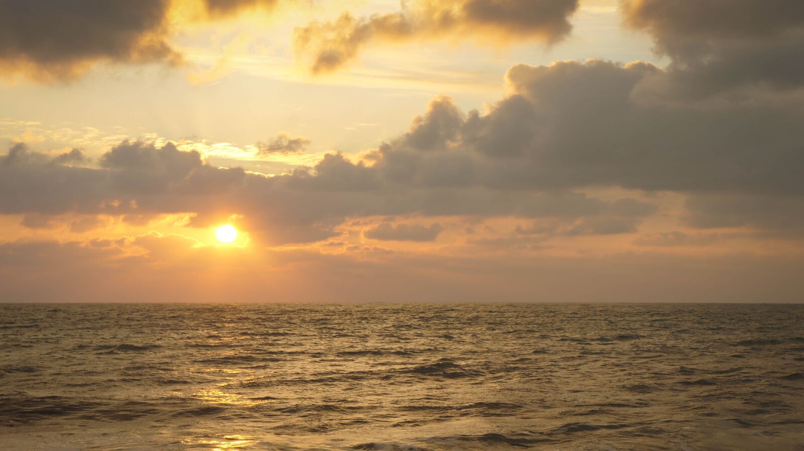 Sony Alpha NEX-5 + Sony E 18-55mm F3.5-5.6 OSS sample photo. Sea, sunset, summer photography