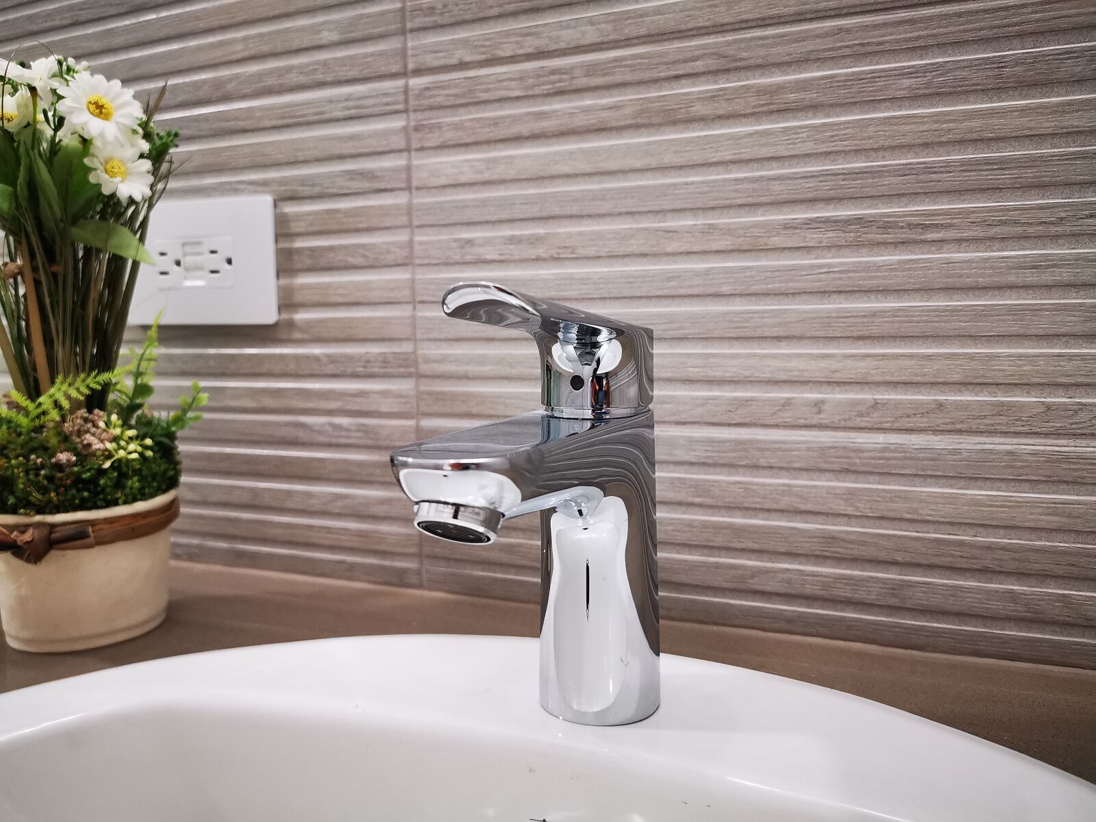 HUAWEI P30 Pro sample photo. Bathroom, water tap, faucet photography