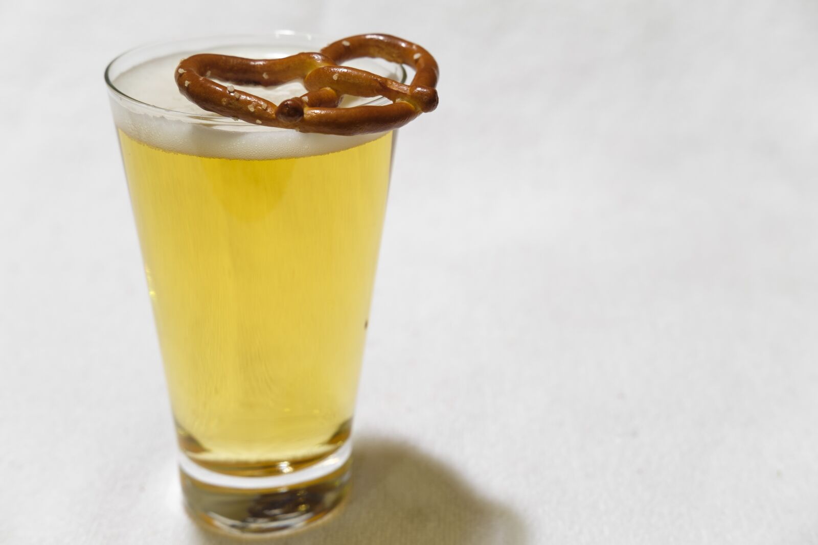 Fujifilm X-T2 + Fujifilm XF 35mm F2 R WR sample photo. Pretzel, pretzels, prezel photography