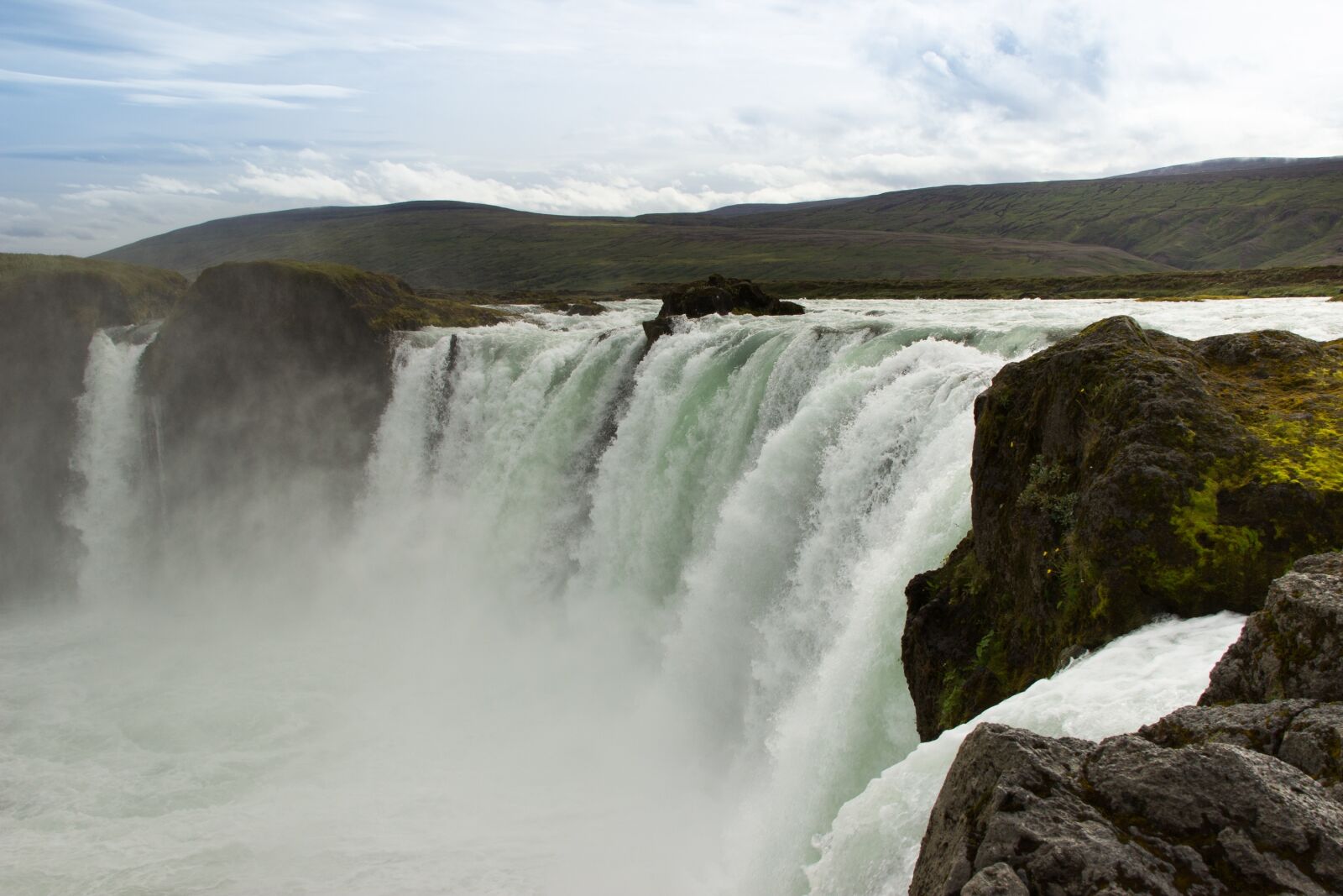 Canon EF-S 18-200mm F3.5-5.6 IS sample photo. Waterfall, iceland, water vapor photography