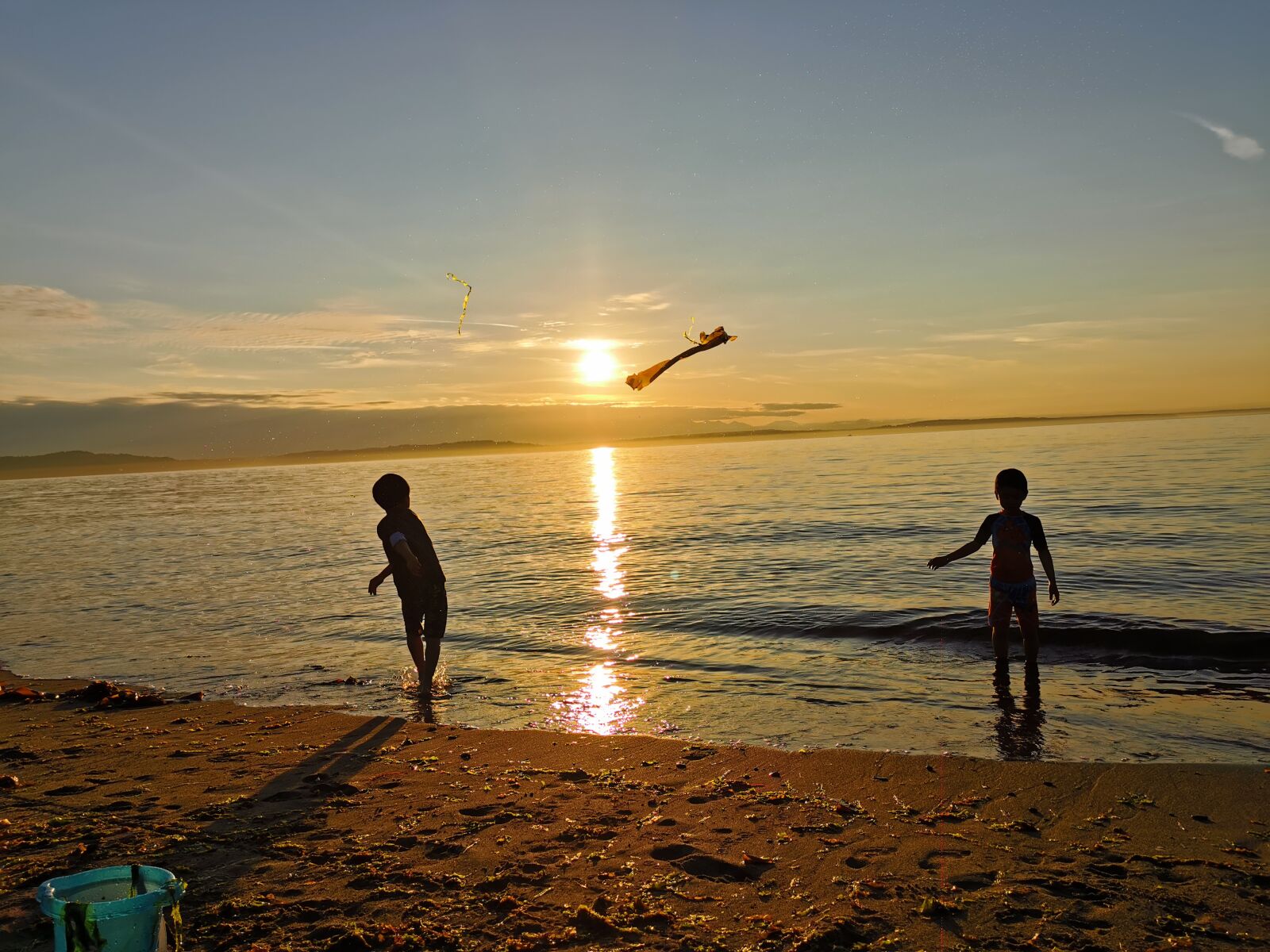 HUAWEI P30 Pro sample photo. Sunset, boys, silhouette photography