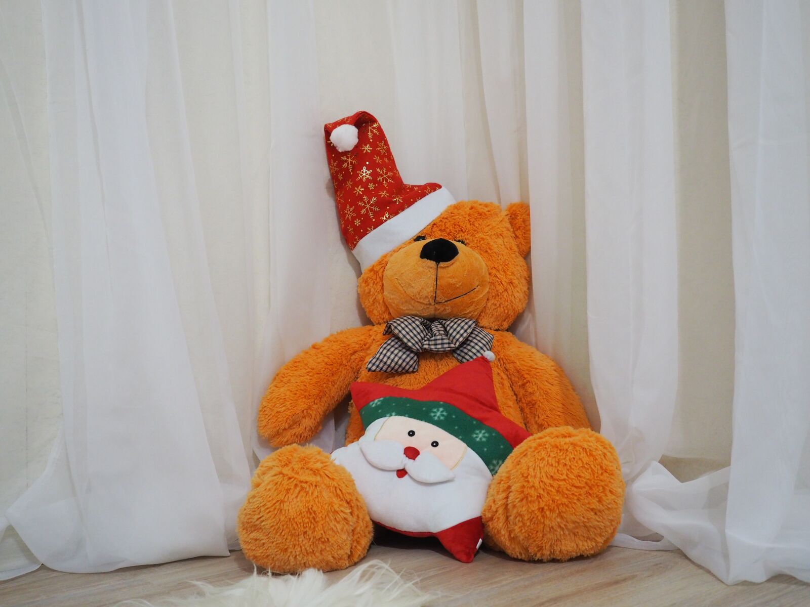 Olympus OM-D E-M5 II + Olympus M.Zuiko Digital ED 12-40mm F2.8 Pro sample photo. Toys, new year's eve photography