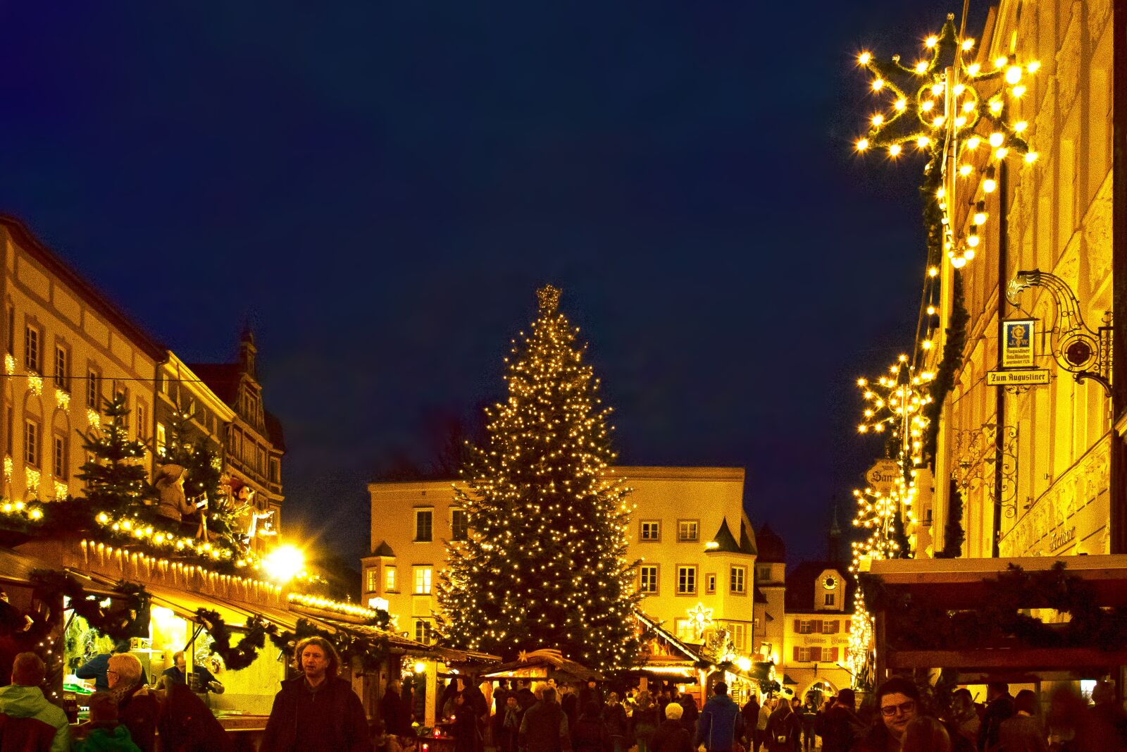 Canon EOS 1300D (EOS Rebel T6 / EOS Kiss X80) sample photo. Christmas market, christmas tree photography