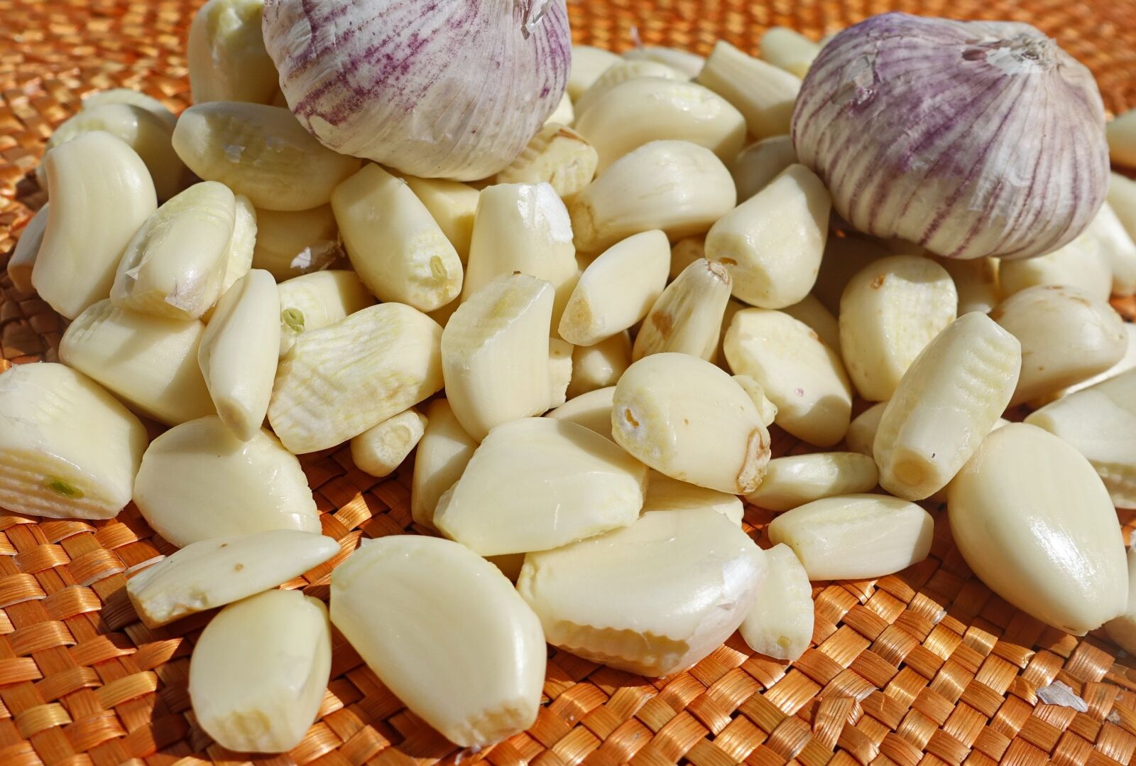Sony Cyber-shot DSC-RX100 IV sample photo. Garlic, vegetable, food photography