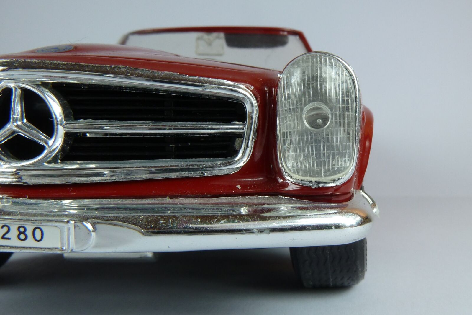 Panasonic Lumix DMC-ZS7 (Lumix DMC-TZ10) sample photo. Mercedes, 280 sl, 1968 photography