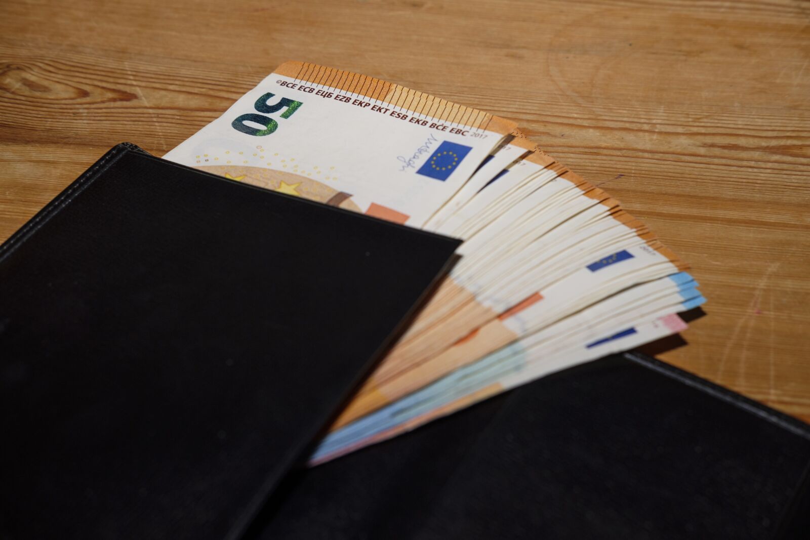 Fujifilm X-T2 + Fujifilm XF 35mm F2 R WR sample photo. Money, bank note, purse photography