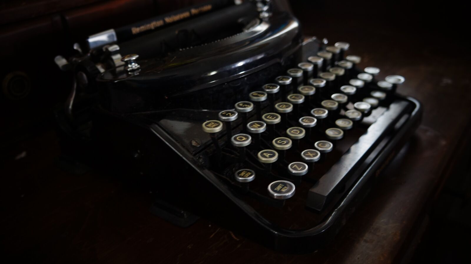 Sony Alpha NEX-F3 + Sony E 18-55mm F3.5-5.6 OSS sample photo. Old typewriter, former, retro photography
