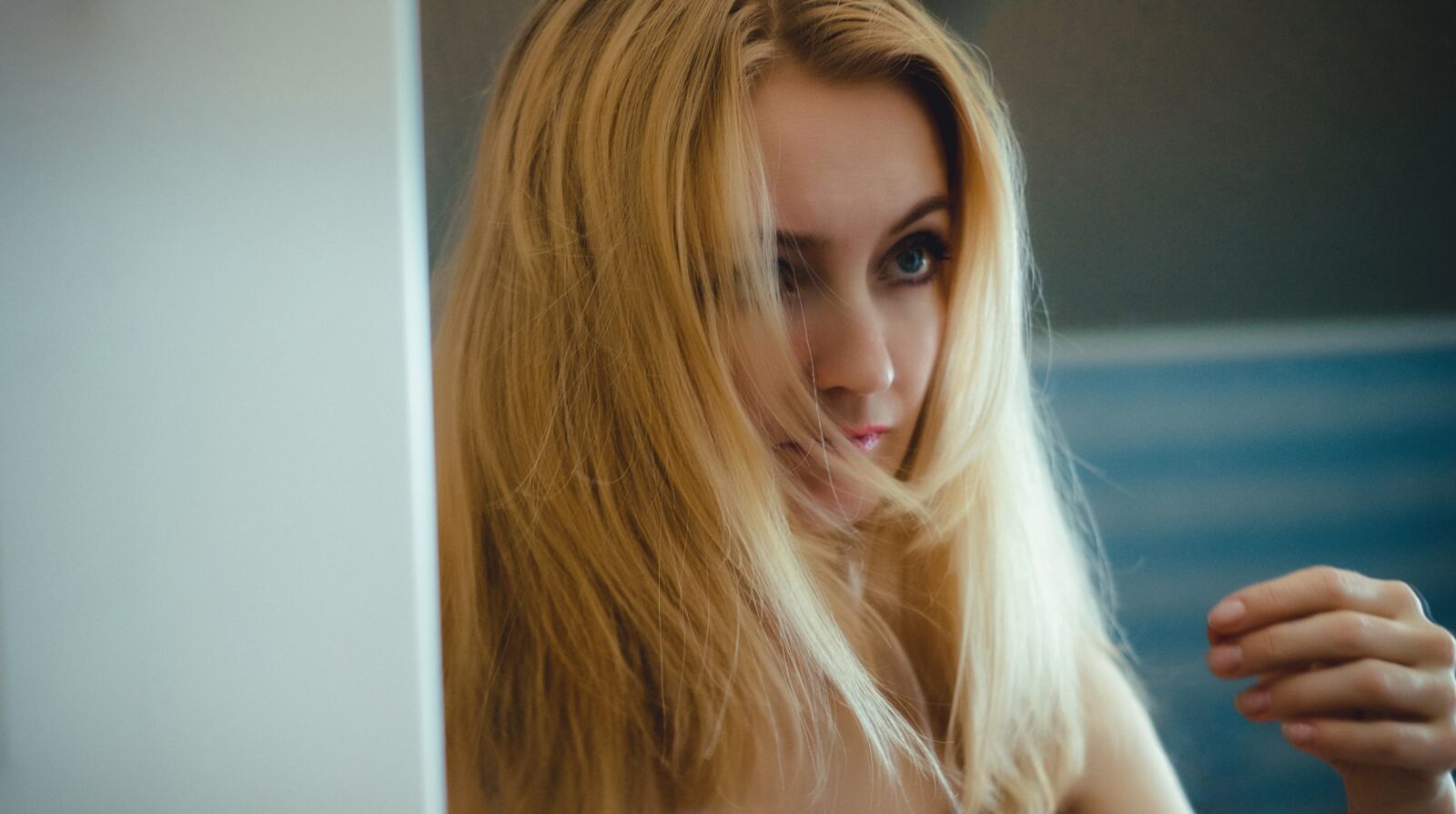 Fujifilm X-E1 + Fujifilm XF 35mm F1.4 R sample photo. Girl, reflection, mirror photography