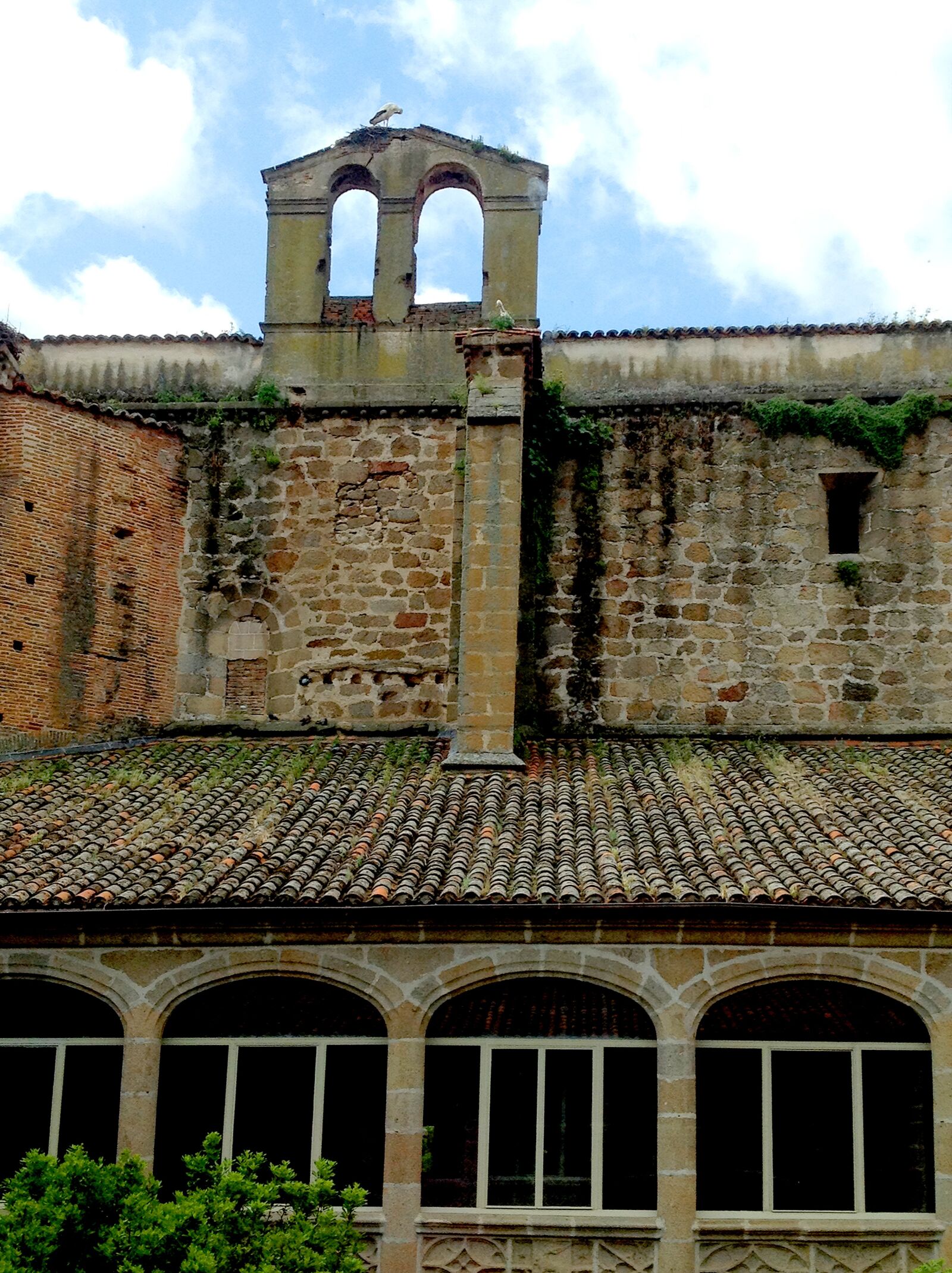 iPad back camera 4.28mm f/2.4 sample photo. Plasencia spain, parador, hotel photography