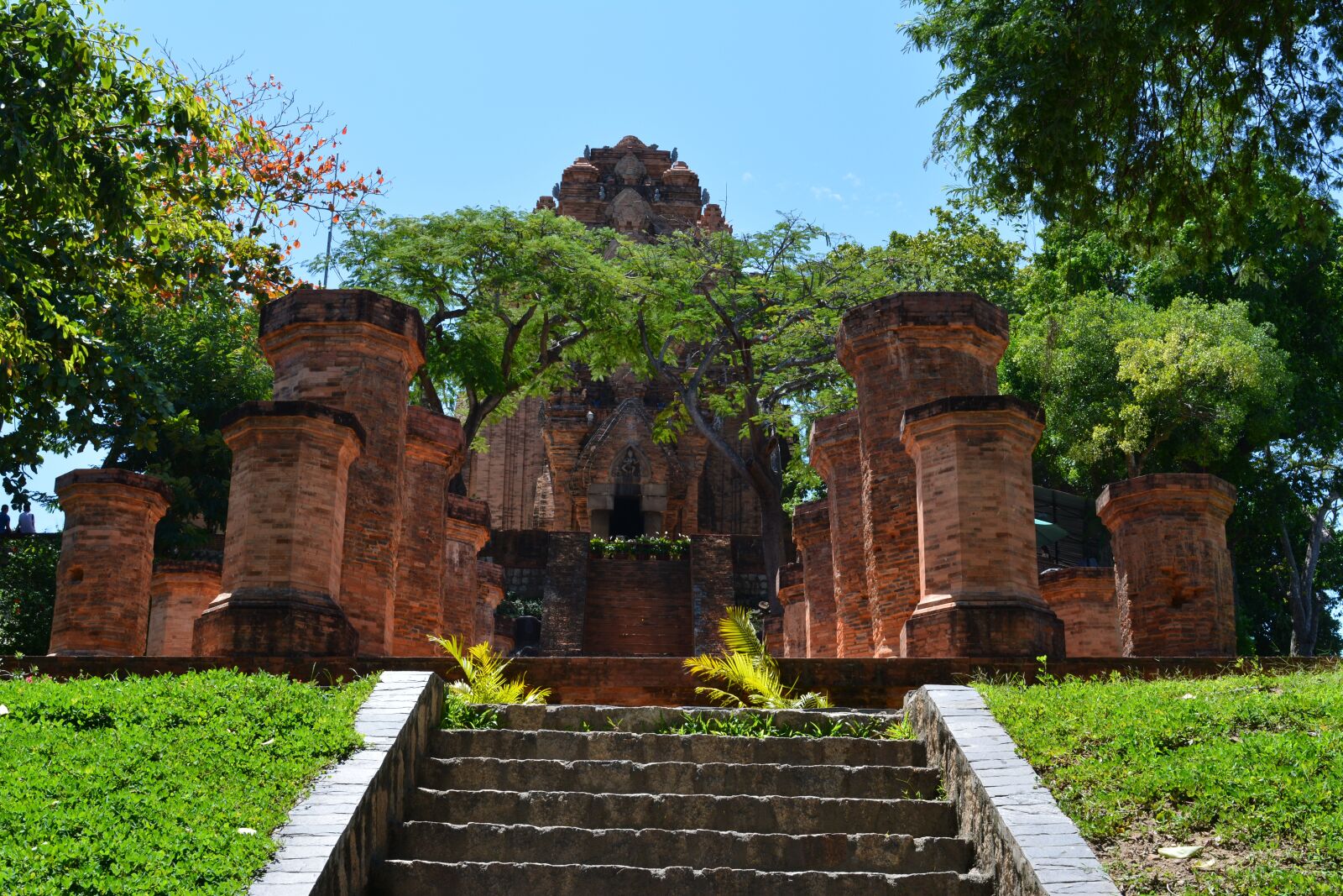 Nikon D5200 sample photo. Cham, po nagar, temple photography