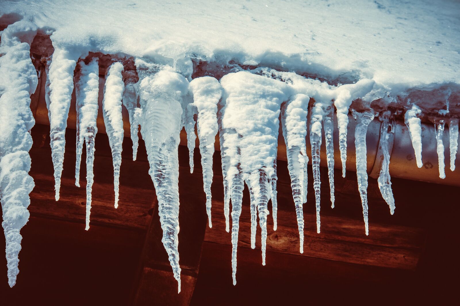 Fujifilm XF 55-200mm F3.5-4.8 R LM OIS sample photo. Icicle, roof, water photography