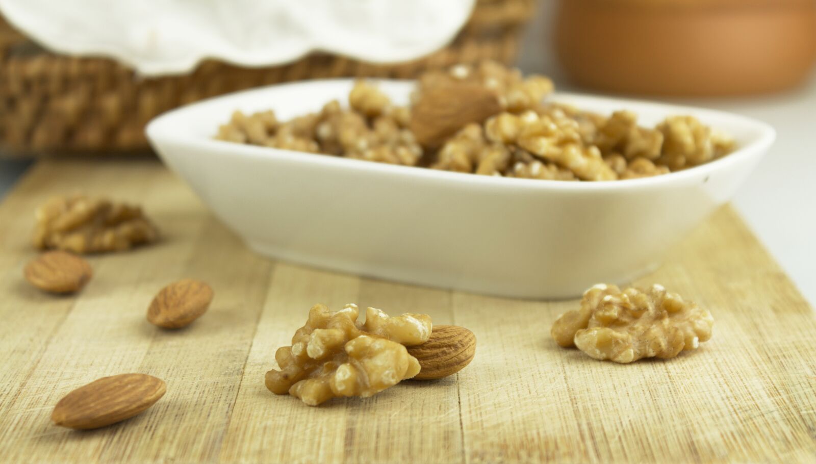 Canon EOS 700D (EOS Rebel T5i / EOS Kiss X7i) sample photo. Walnut, dried fruits and photography