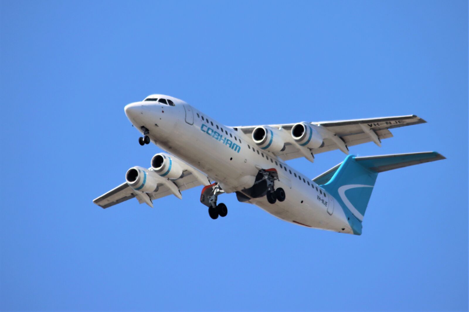 Canon EOS 90D sample photo. Cobham, bae 146, landing photography