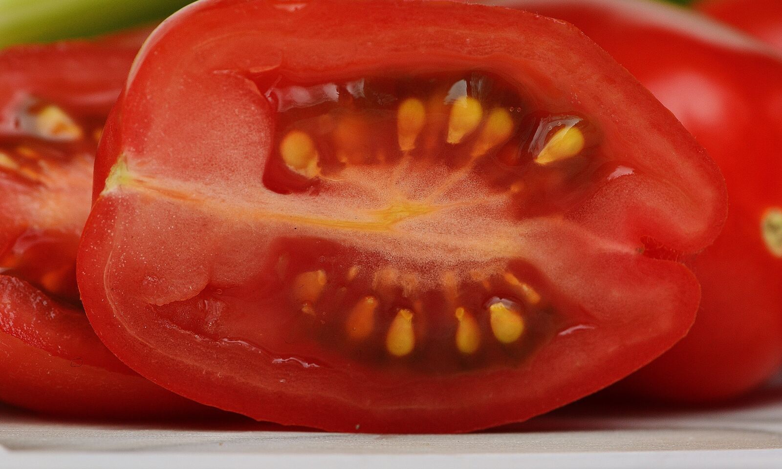 Nikon D3200 sample photo. Tomatoes, sliced, vegetables photography