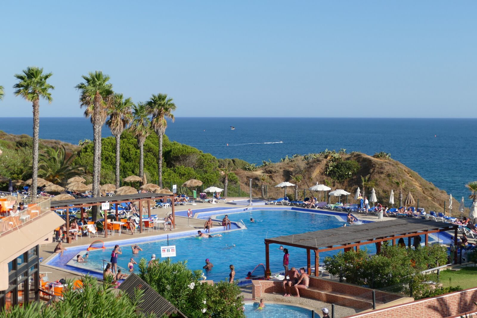 Panasonic Lumix DMC-FZ1000 sample photo. Hotel complex, albufeira, hotel photography